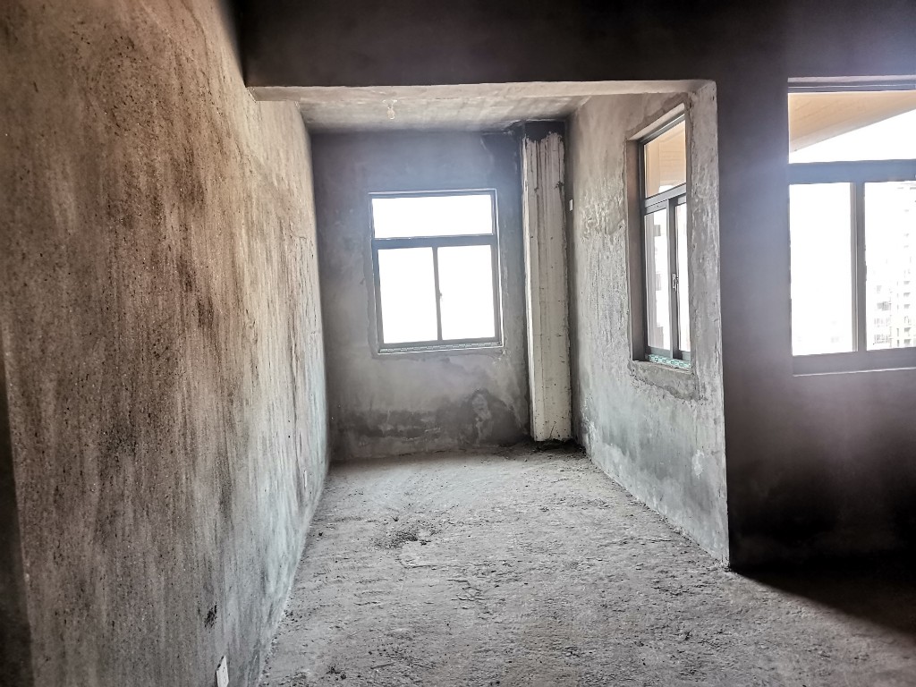 磐龙生态社区 5室2厅2卫 100.0万 磐龙生态社区 5室2厅2卫 100.0万客厅