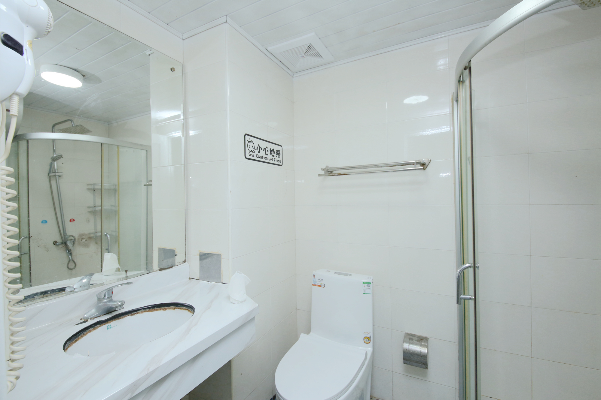 新国际（森和大厦）  1室1厅1卫    46.8万卫生间