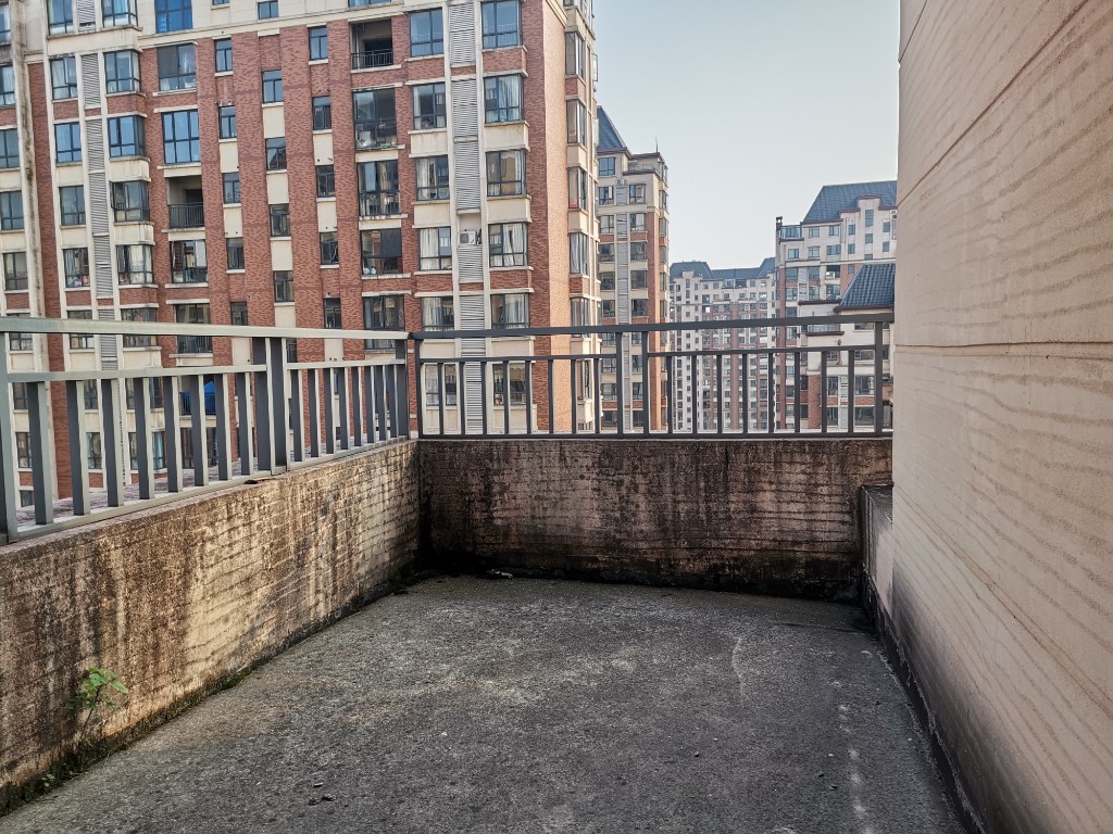 磐龙生态社区 5室2厅2卫 100.0万 磐龙生态社区 5室2厅2卫 100.0万客厅