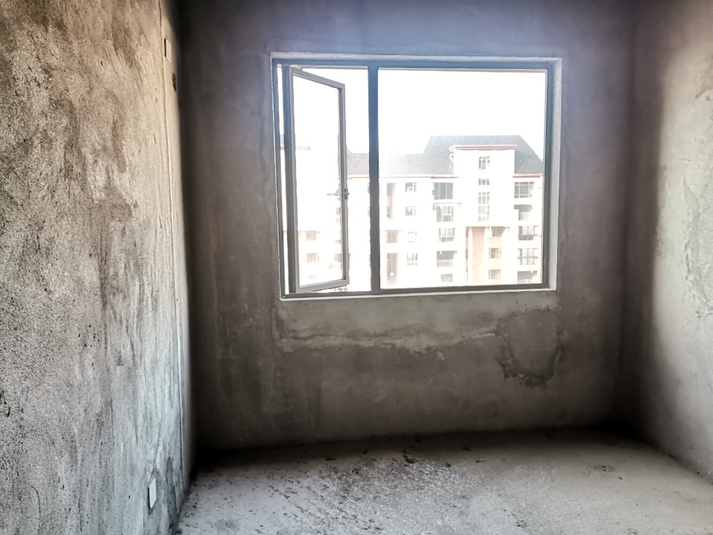 磐龙生态社区 5室2厅2卫 100.0万 磐龙生态社区 5室2厅2卫 100.0万客厅