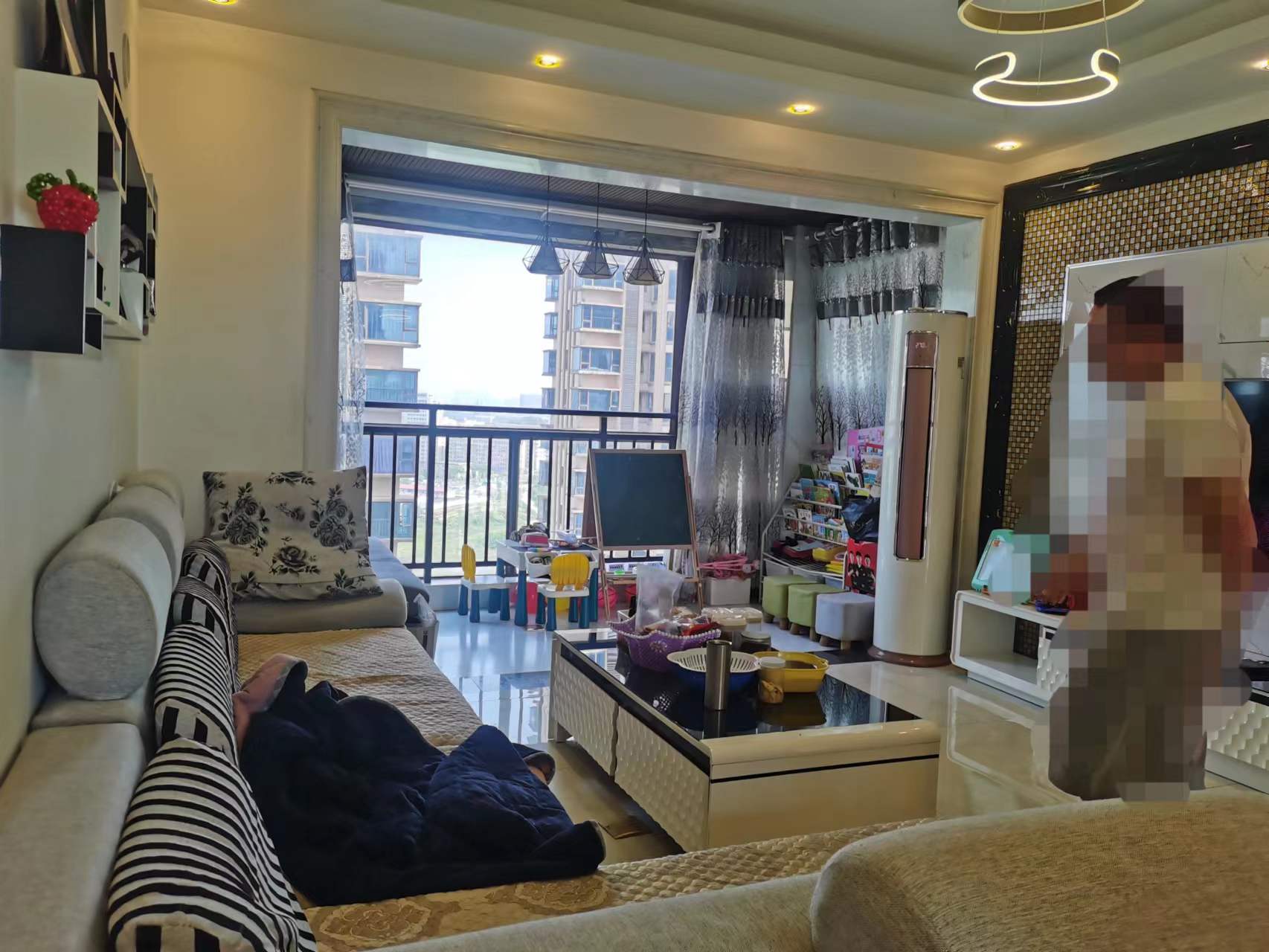 水岸花城(翠堤湾) 3室2厅1卫 68.0万 水岸花城(翠堤湾) 3室2厅1卫 68.0万客厅