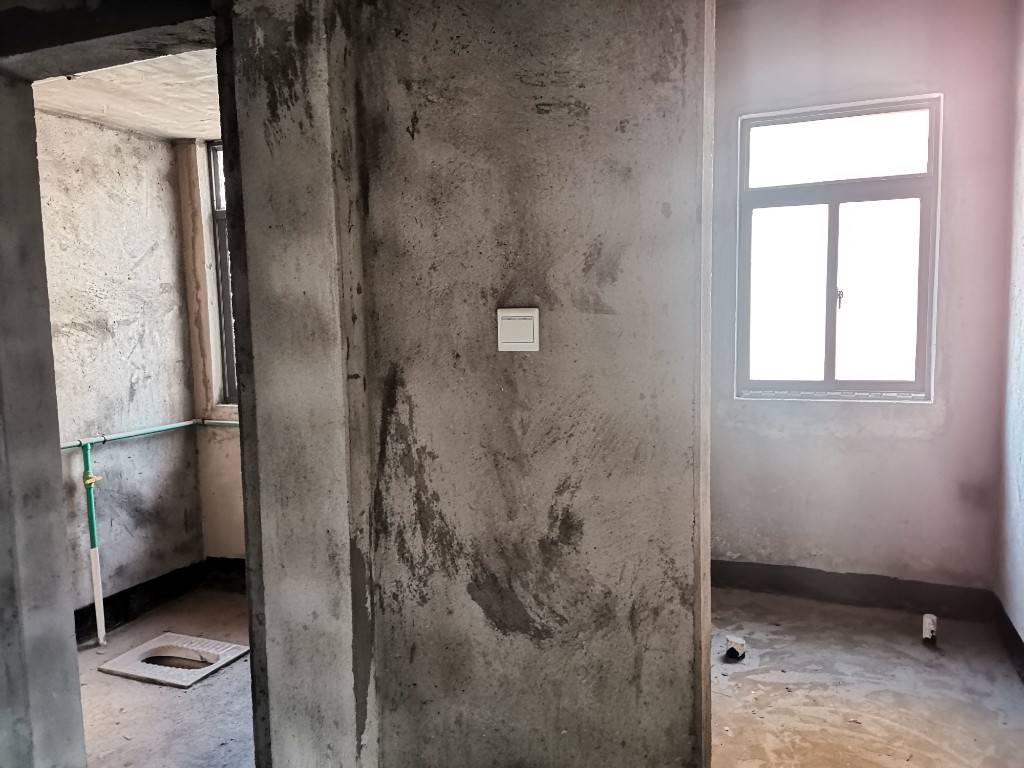 磐龙生态社区 5室2厅2卫 100.0万 磐龙生态社区 5室2厅2卫 100.0万客厅