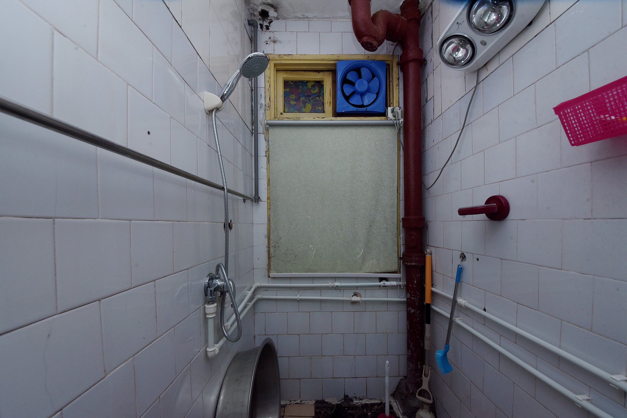 桂花路锻压小区  2室2厅1卫    46.0万卫生间