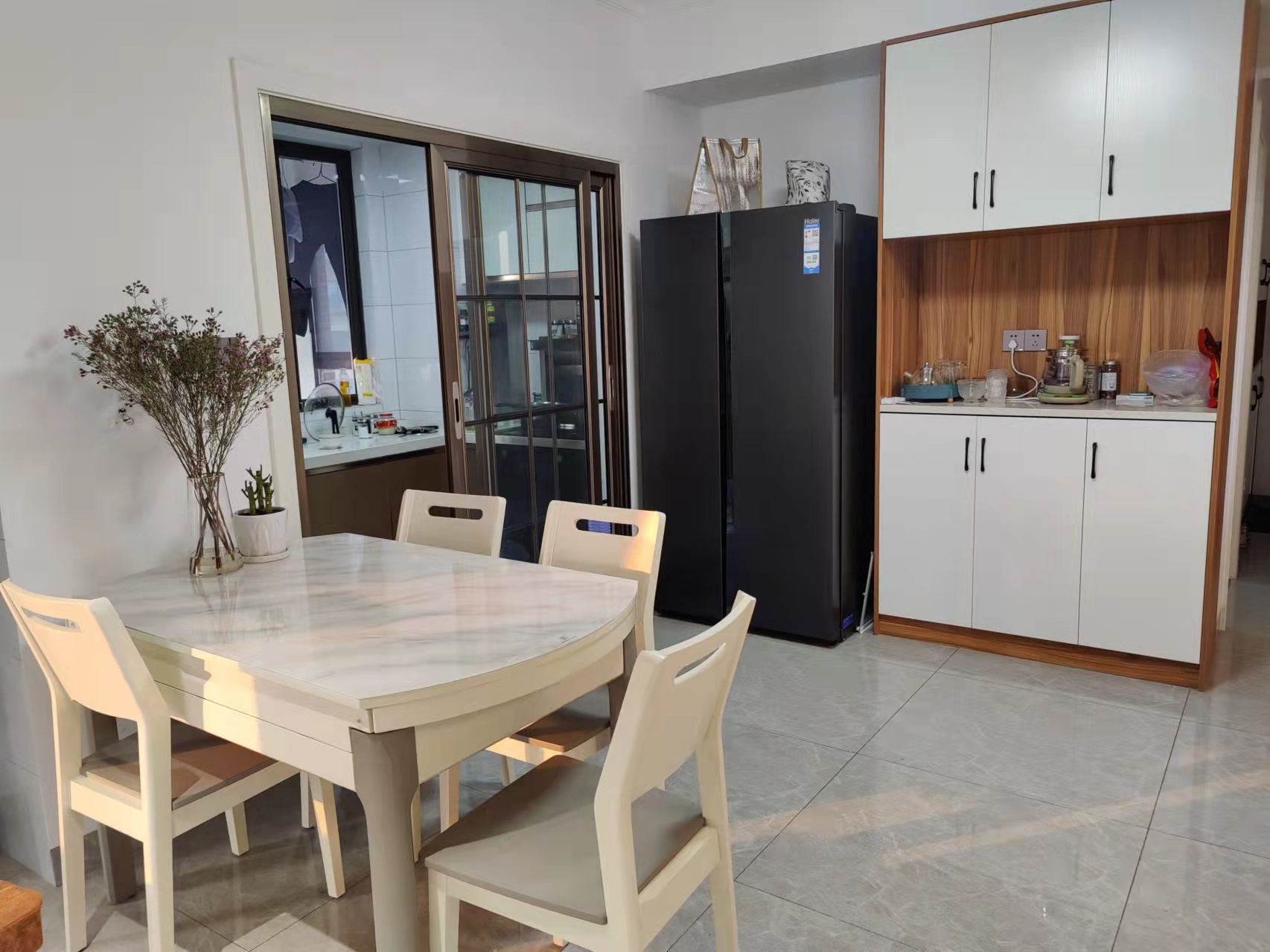 翡翠公园(北大资源) 4室2厅2卫 105.0万 翡翠公园(北大资源) 4室2厅2卫 105.0万客厅