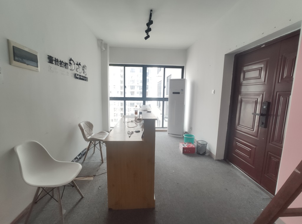 大汉希尔顿  3室2厅1卫    151.0万 大汉希尔顿  3室2厅1卫    151.0万客厅