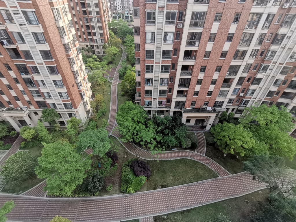 磐龙生态社区 5室2厅2卫 100.0万 磐龙生态社区 5室2厅2卫 100.0万客厅