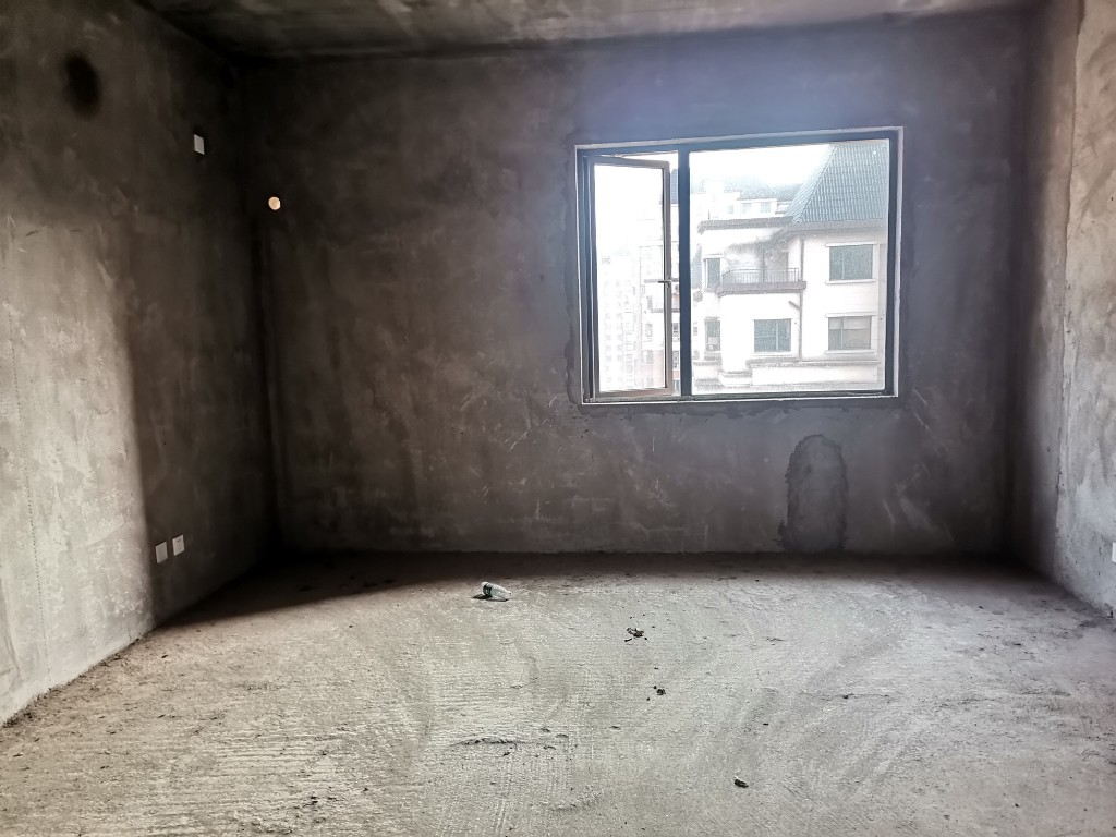 磐龙生态社区 5室2厅2卫 100.0万 磐龙生态社区 5室2厅2卫 100.0万客厅