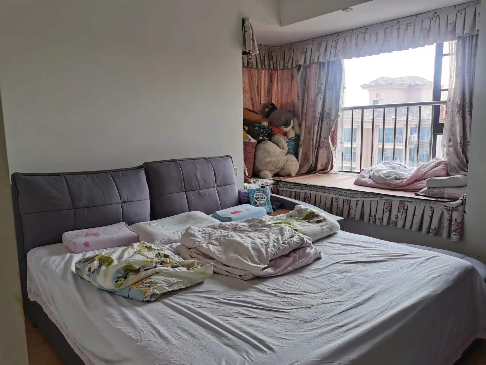 水岸花城(翠堤湾) 3室2厅1卫 68.0万 水岸花城(翠堤湾) 3室2厅1卫 68.0万客厅