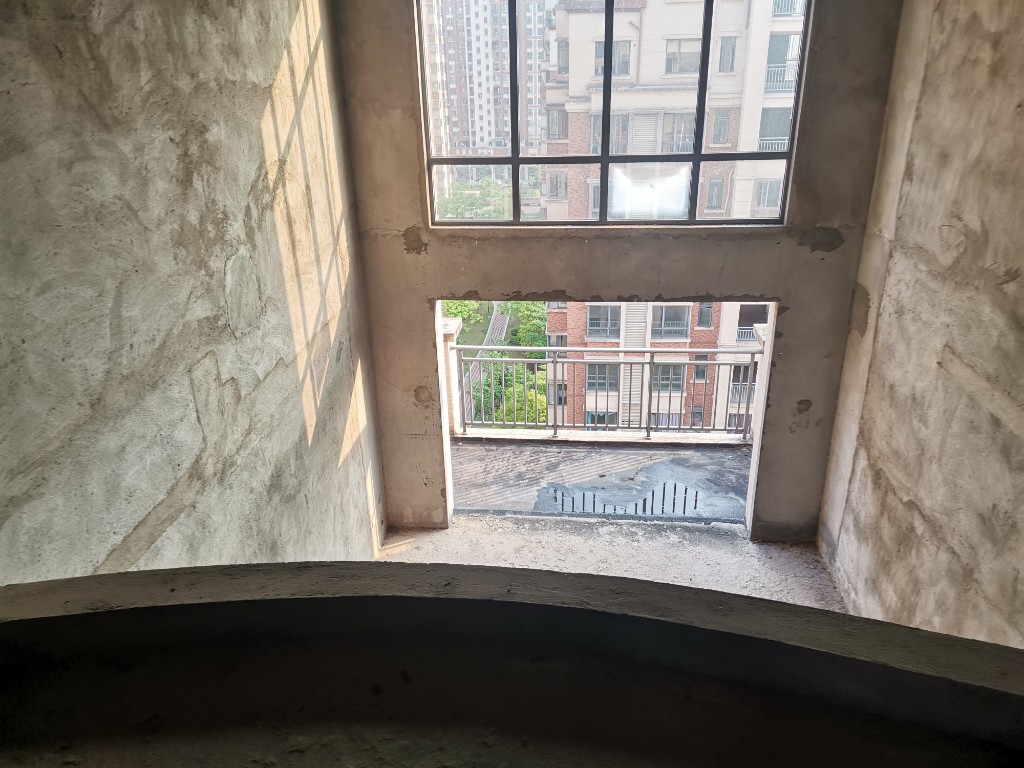 磐龙生态社区 5室2厅2卫 100.0万 磐龙生态社区 5室2厅2卫 100.0万客厅