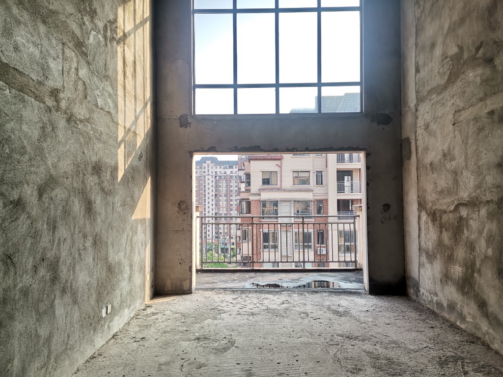 磐龙生态社区 5室2厅2卫 100.0万 磐龙生态社区 5室2厅2卫 100.0万客厅