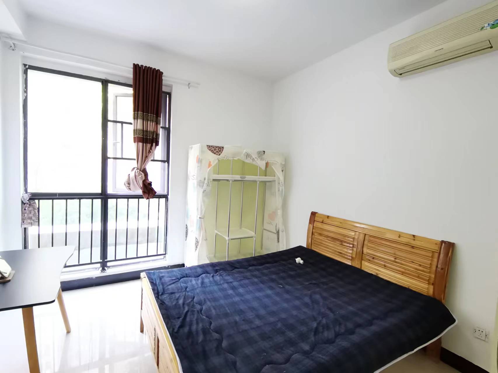 泰山公馆 2室1厅1卫 64.0万 泰山公馆 2室1厅1卫 64.0万客厅