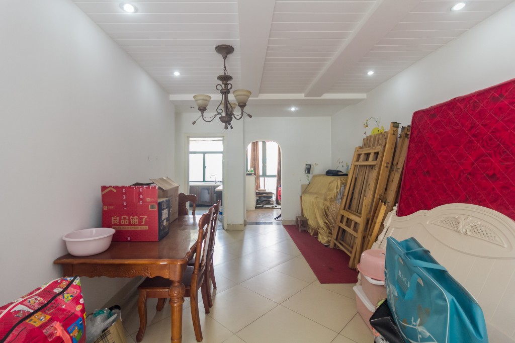 东业早安星城  3室2厅2卫    99.08万客厅