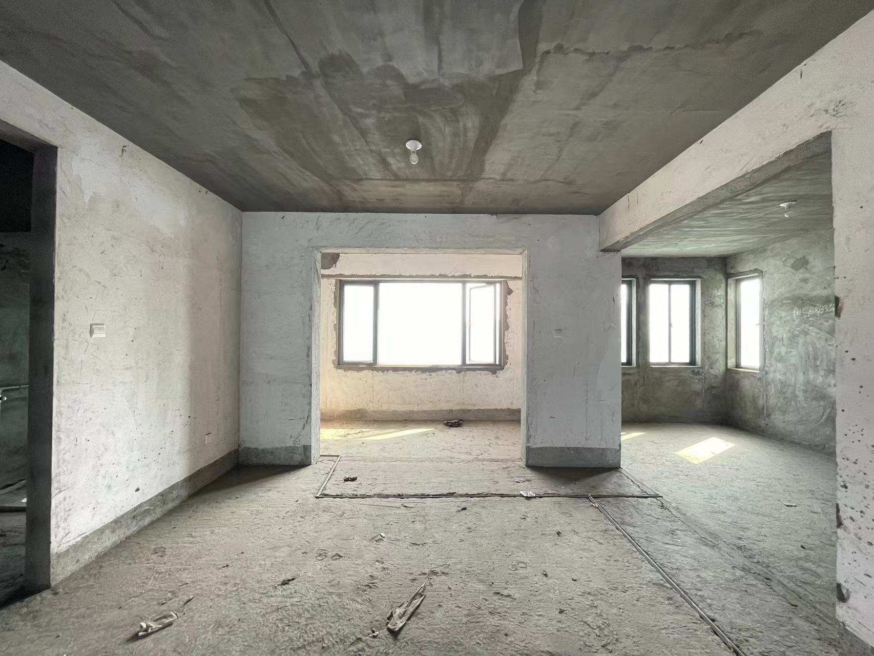 山水国际 5室2厅4卫 179.0万 山水国际 5室2厅4卫 179.0万客厅