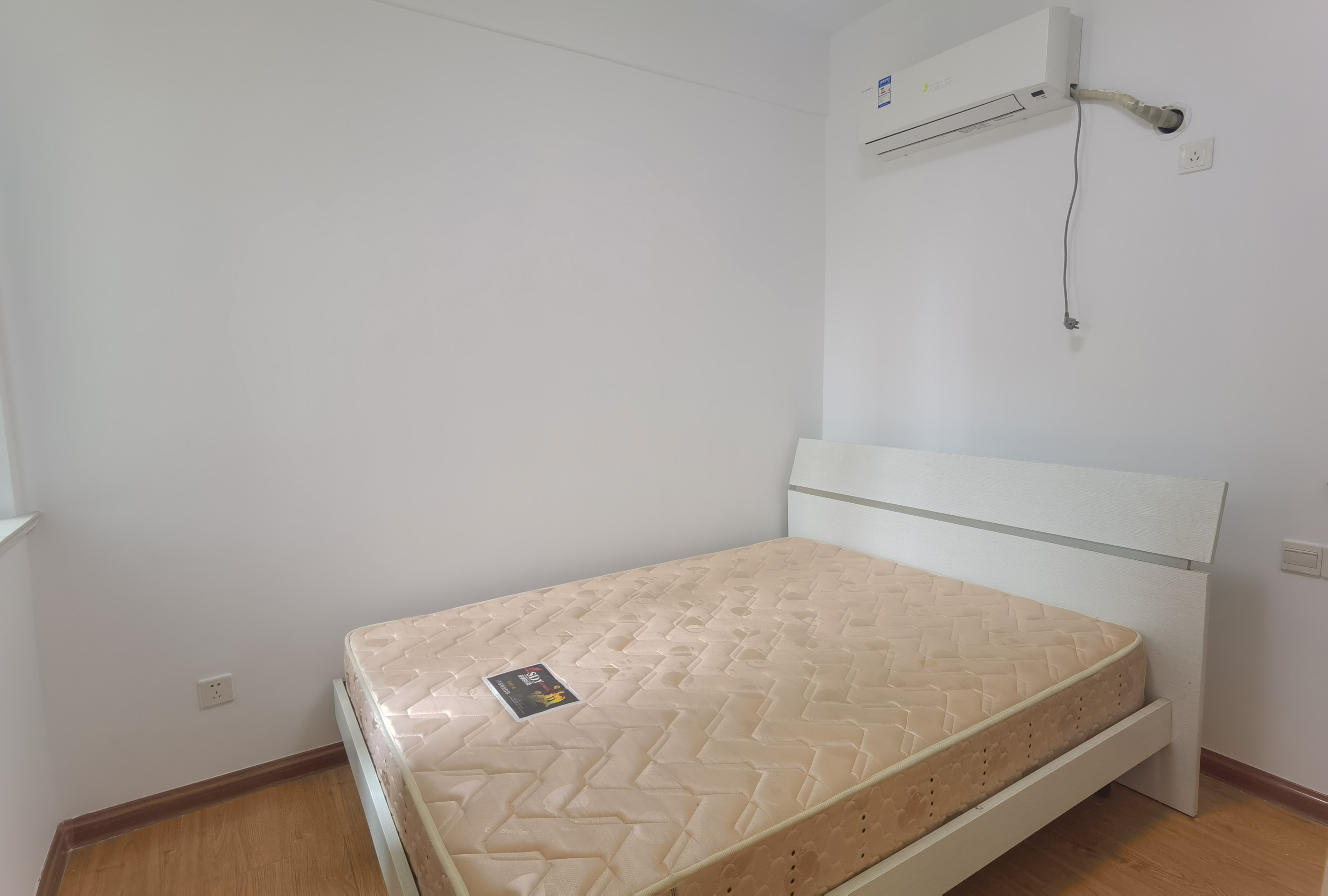 泰山公馆 2室2厅1卫 58.0万 泰山公馆 2室2厅1卫 58.0万客厅