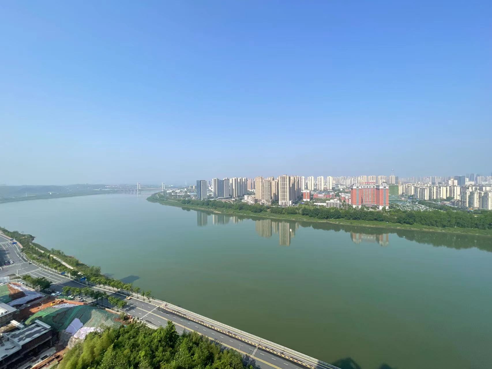 山水国际 5室2厅4卫 179.0万 山水国际 5室2厅4卫 179.0万客厅