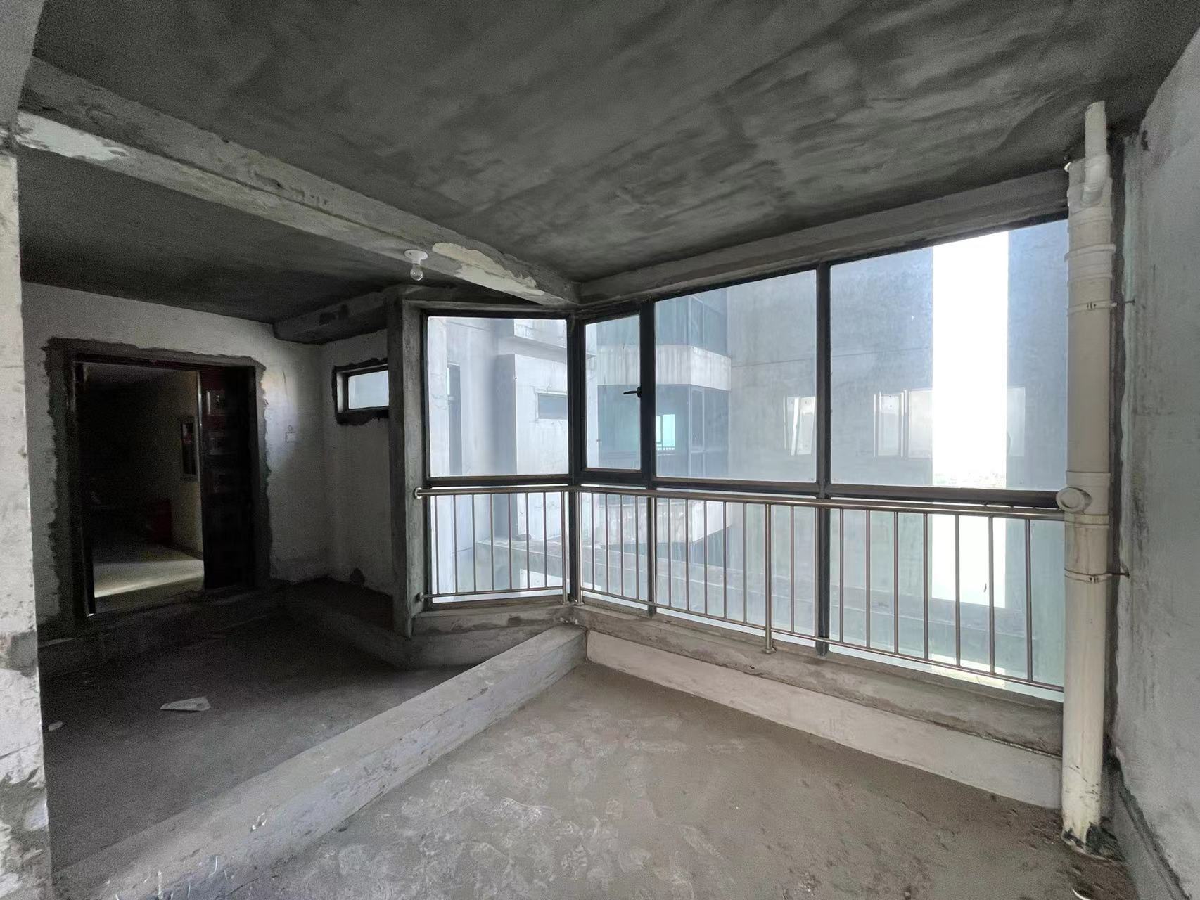 山水国际 5室2厅4卫 179.0万 山水国际 5室2厅4卫 179.0万客厅