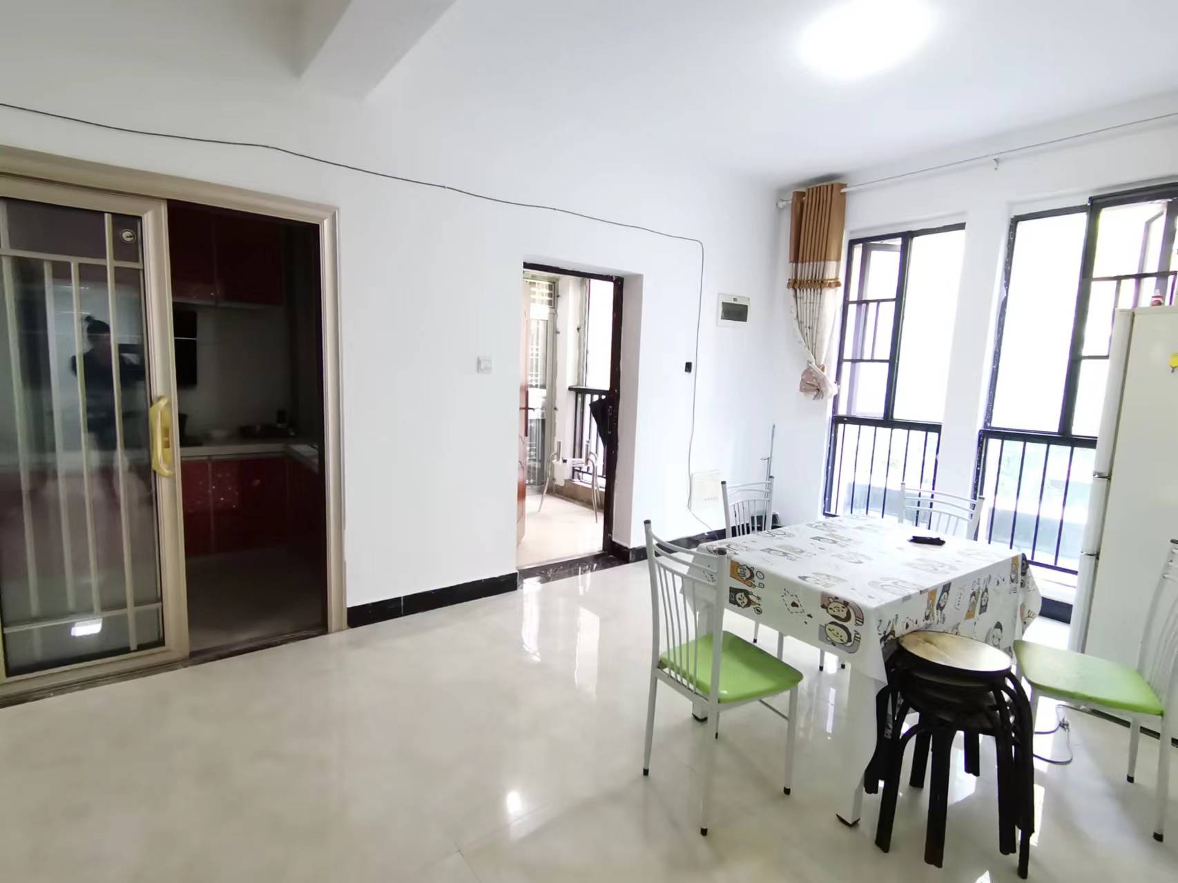 泰山公馆 2室1厅1卫 64.0万 泰山公馆 2室1厅1卫 64.0万客厅