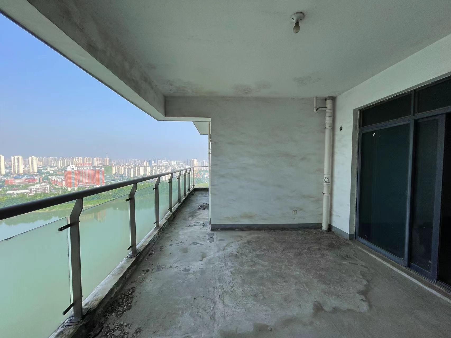 山水国际 5室2厅4卫 179.0万 山水国际 5室2厅4卫 179.0万客厅