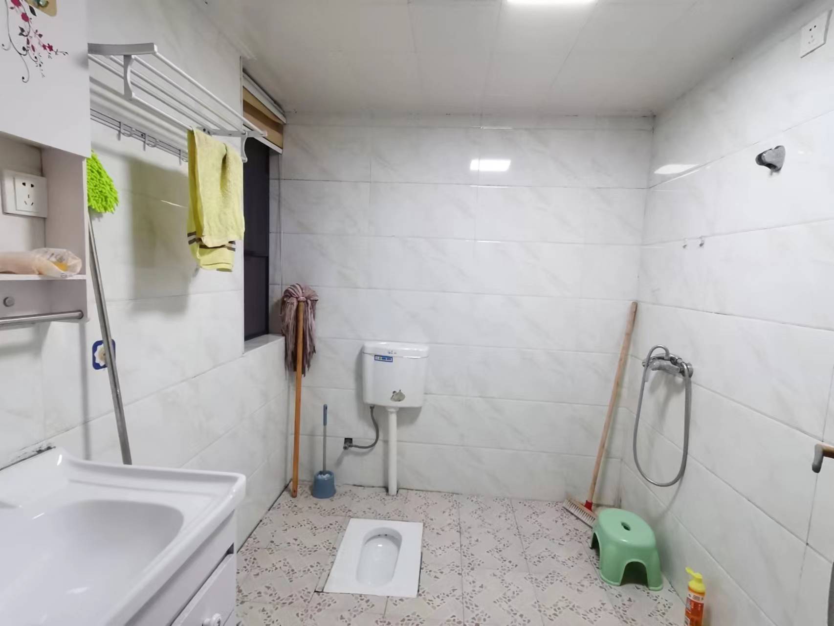 泰山公馆 2室1厅1卫 64.0万 泰山公馆 2室1厅1卫 64.0万客厅