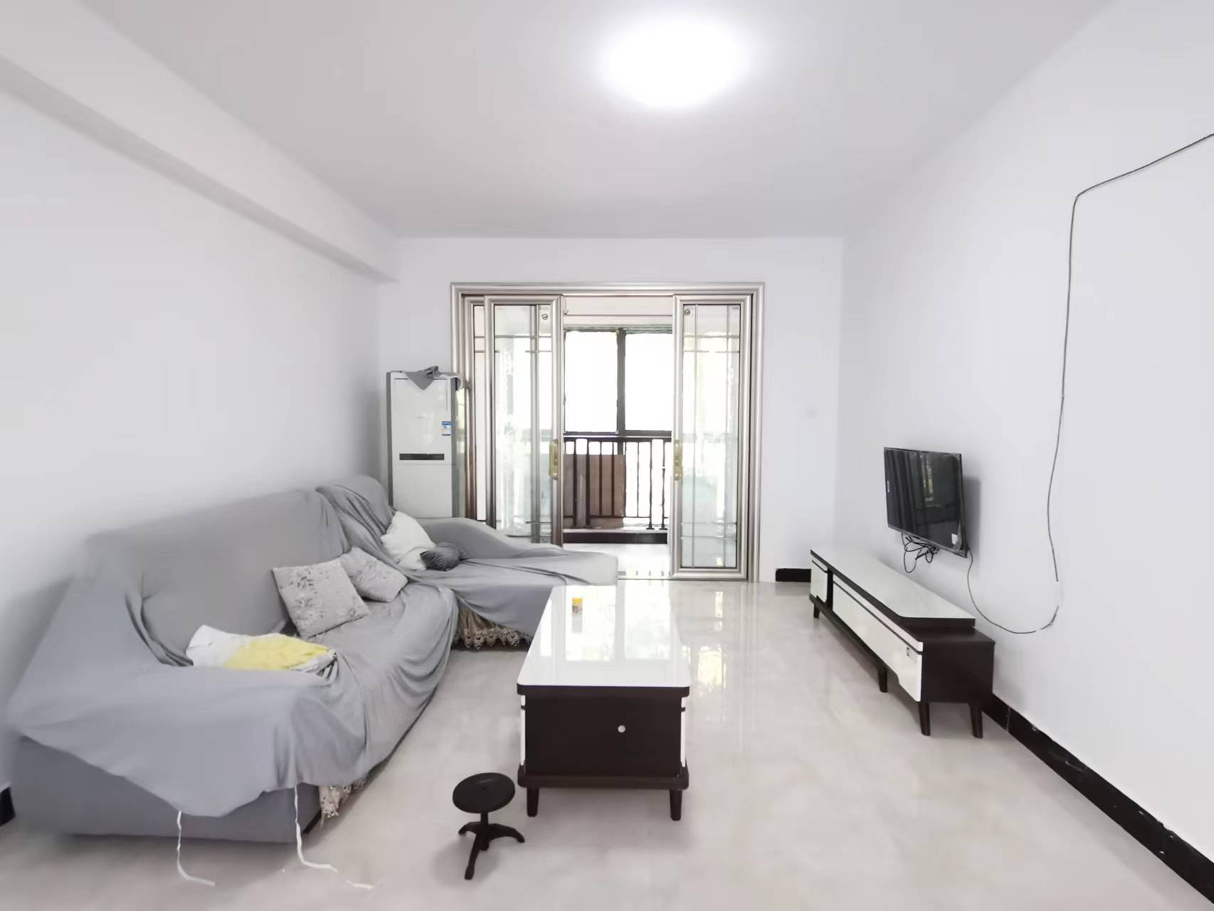 泰山公馆 2室1厅1卫 64.0万 泰山公馆 2室1厅1卫 64.0万客厅