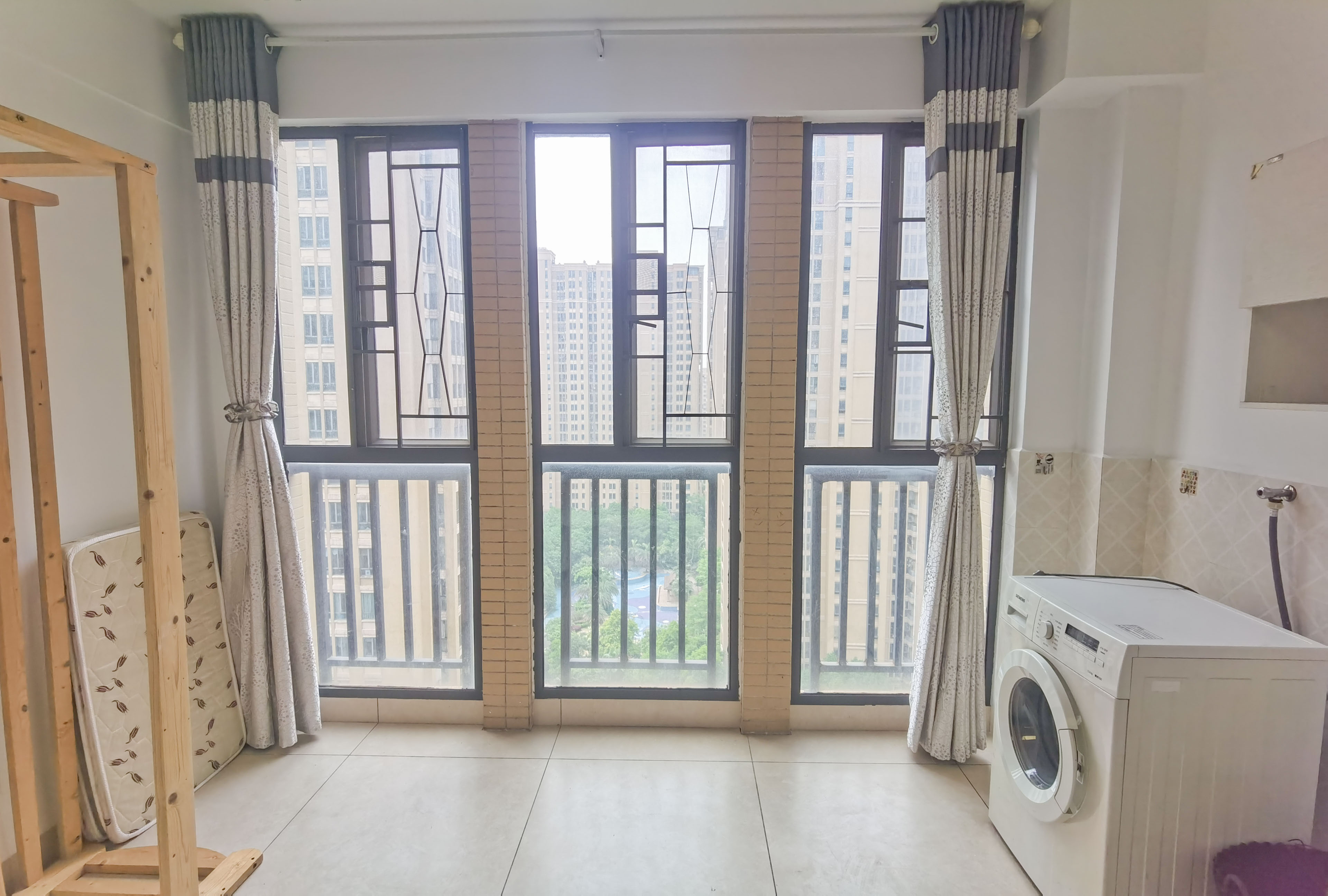 泰山公馆 2室2厅1卫 58.0万 泰山公馆 2室2厅1卫 58.0万客厅