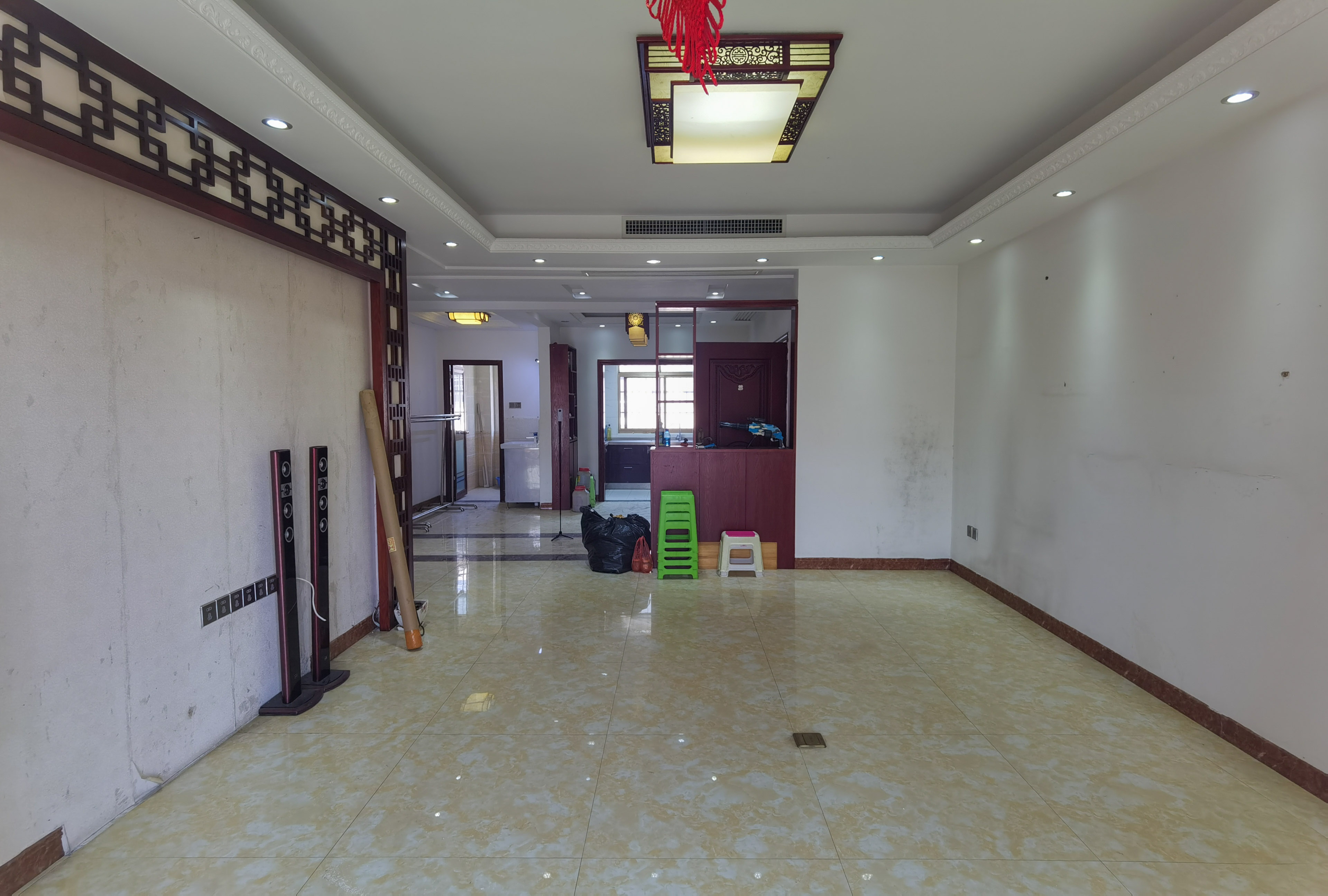 碧玉花园  6室2厅3卫    60.8万 碧玉花园  6室2厅3卫    60.8万客厅