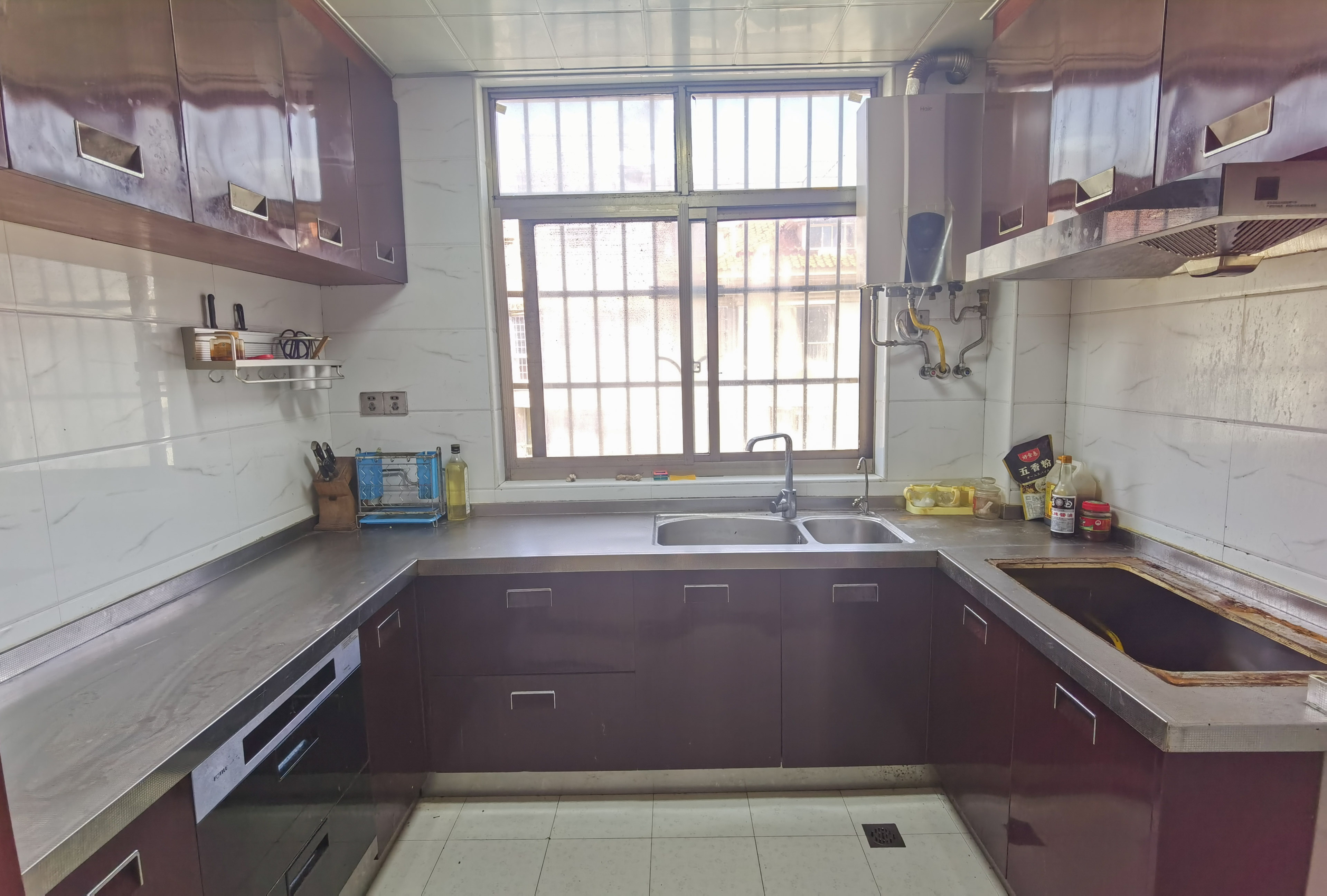 碧玉花园  6室2厅3卫    60.8万 碧玉花园  6室2厅3卫    60.8万客厅