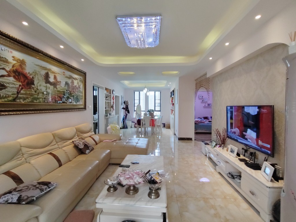 泰山公馆 2室2厅2卫 80.0万 泰山公馆 2室2厅2卫 80.0万客厅