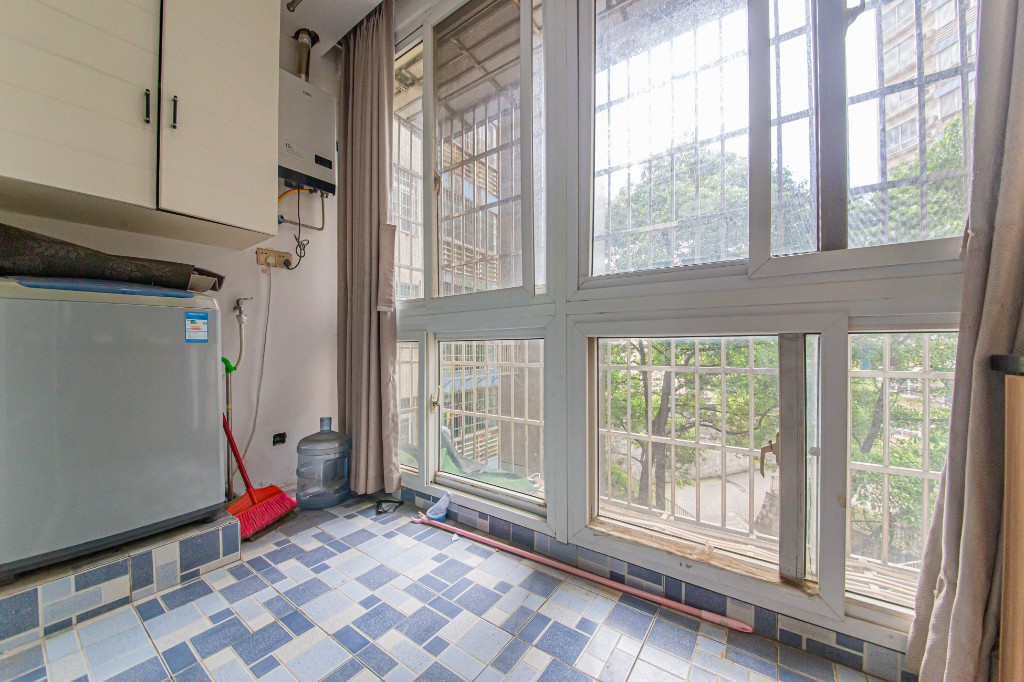 湘中海星之都  3室2厅1卫    148.0万阳台