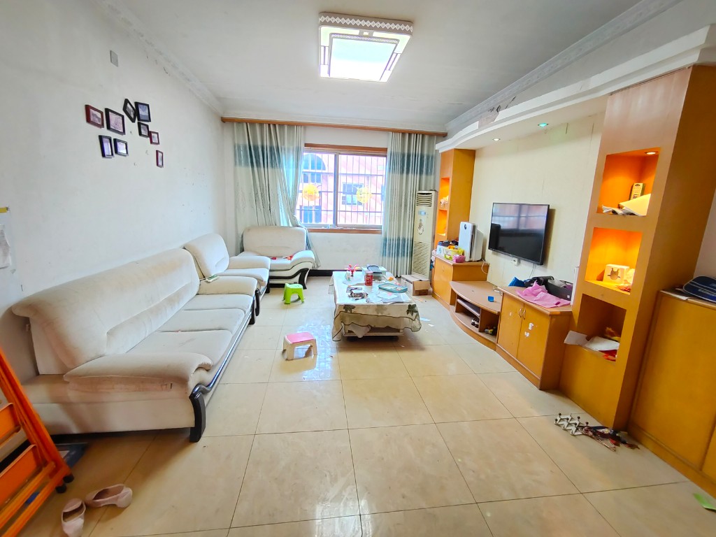 天鹅花园 3室2厅2卫 48.0万 天鹅花园 3室2厅2卫 48.0万客厅