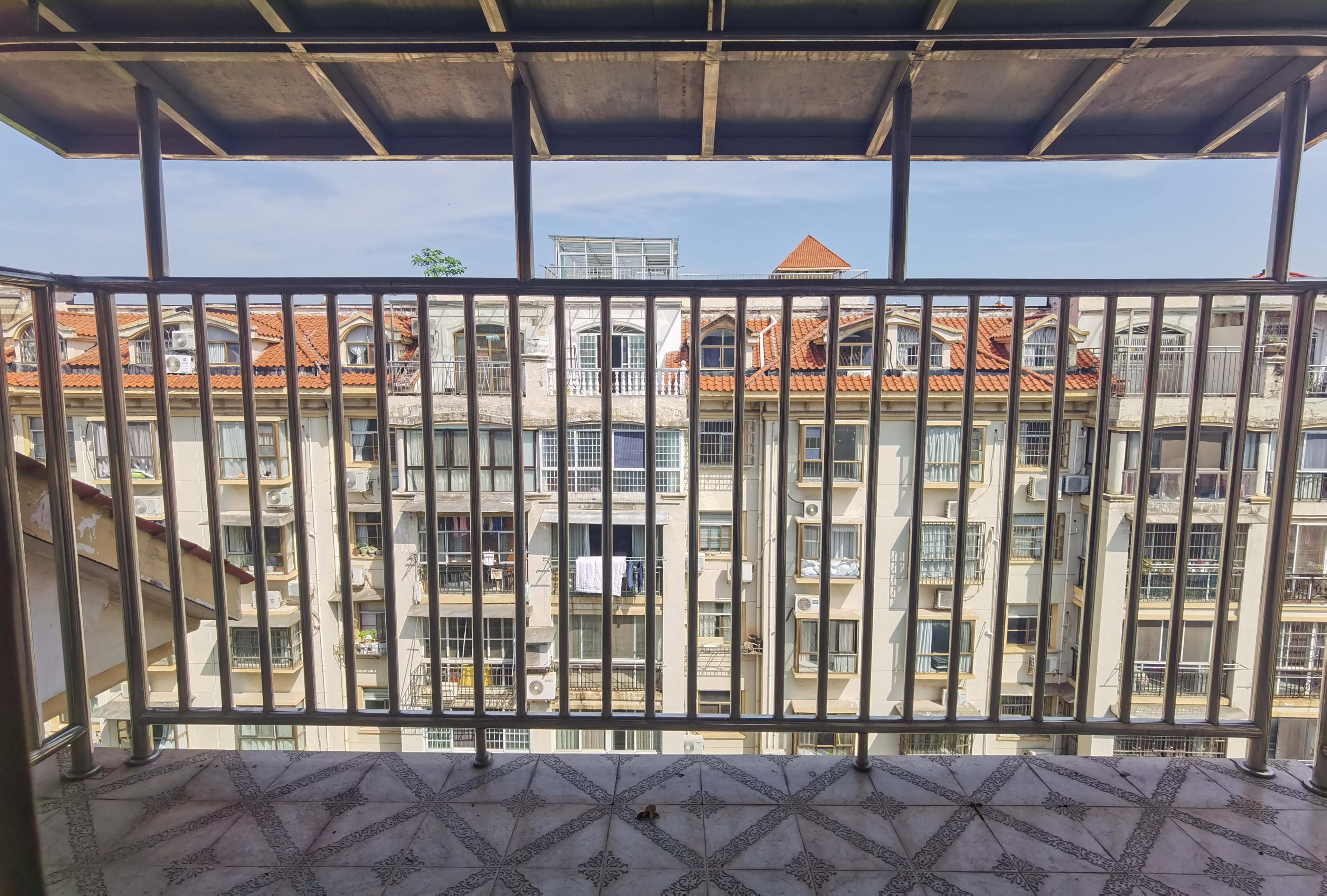 碧玉花园  6室2厅3卫    60.8万 碧玉花园  6室2厅3卫    60.8万客厅