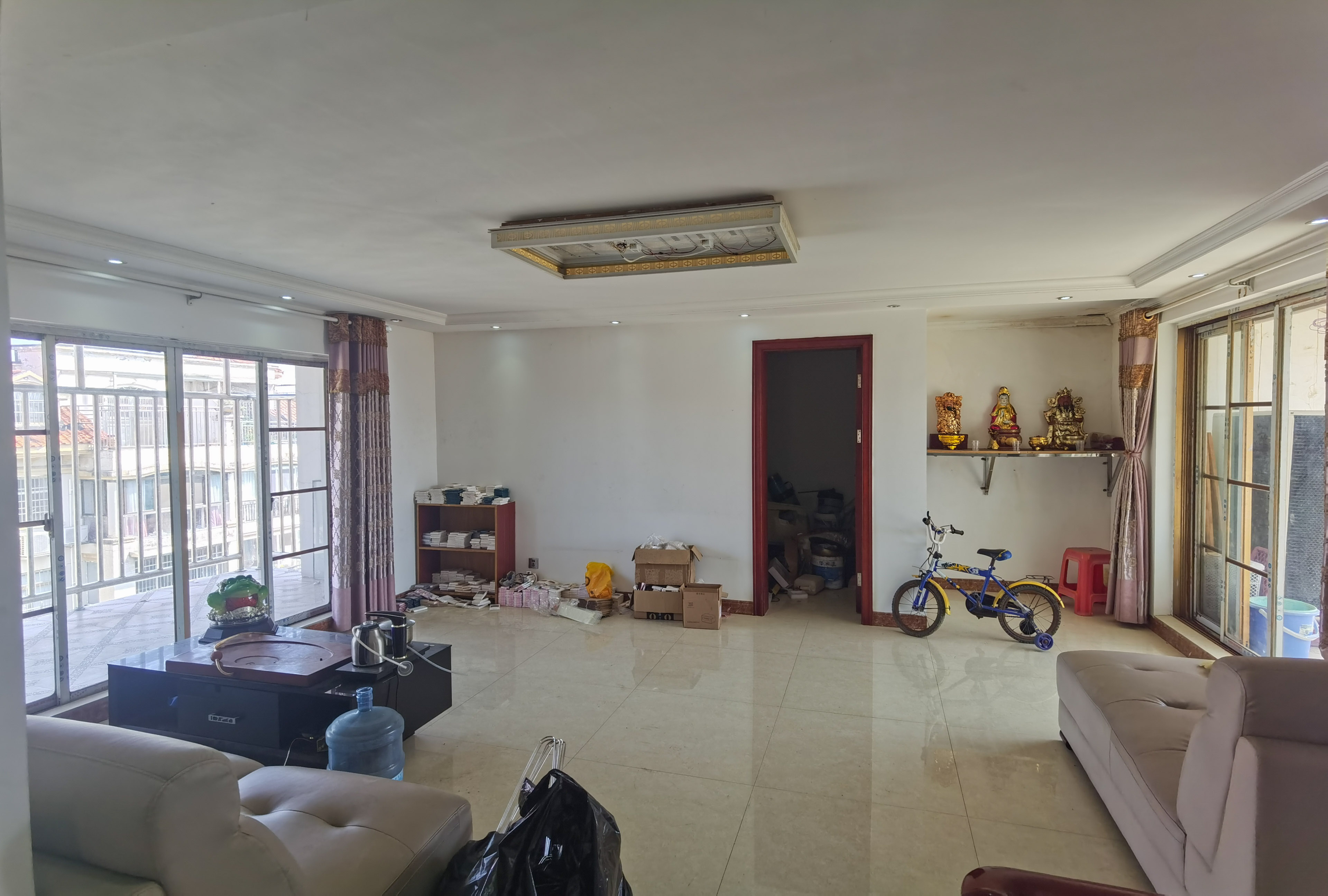 碧玉花园  6室2厅3卫    60.8万 碧玉花园  6室2厅3卫    60.8万客厅