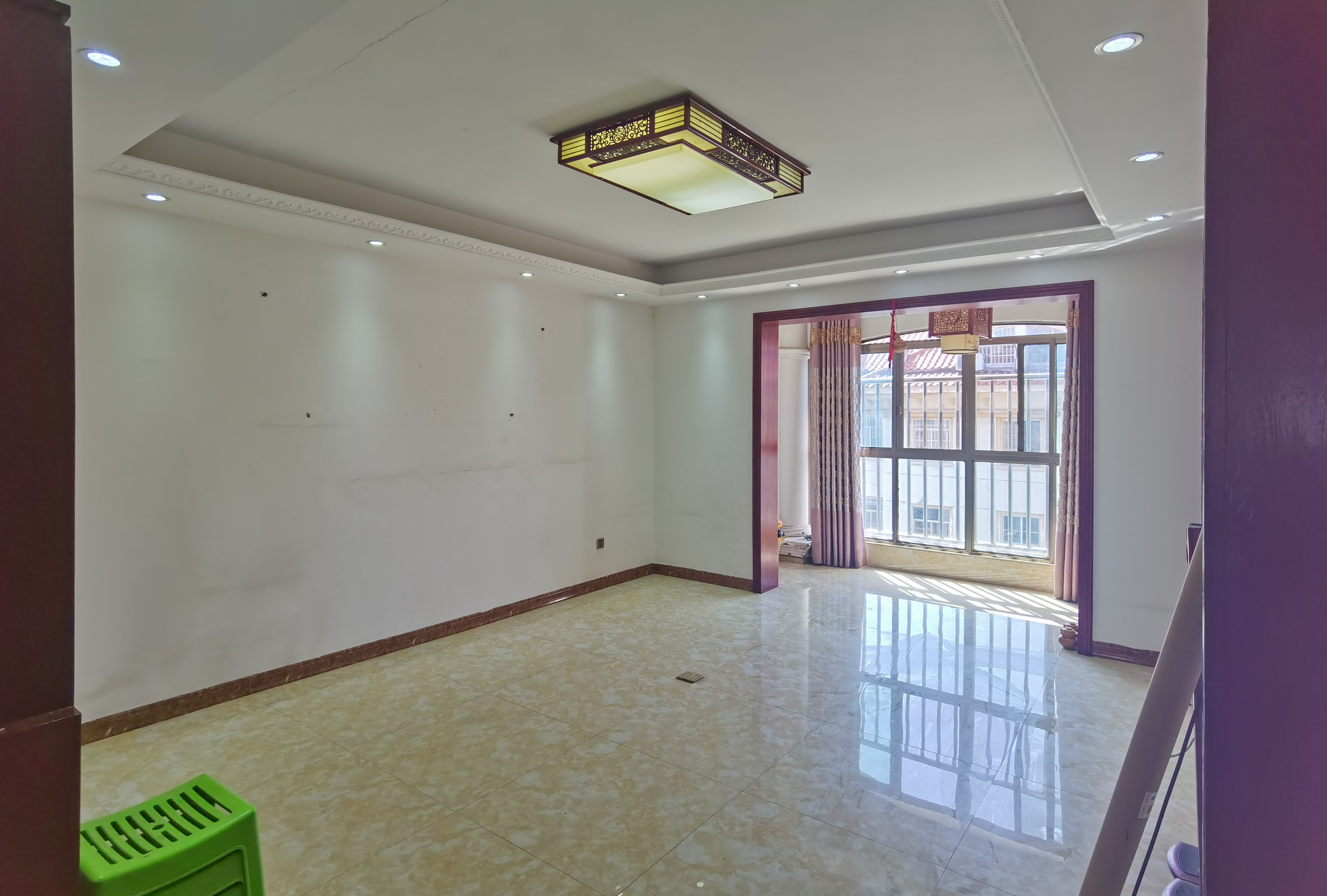 碧玉花园  6室2厅3卫    60.8万 碧玉花园  6室2厅3卫    60.8万客厅