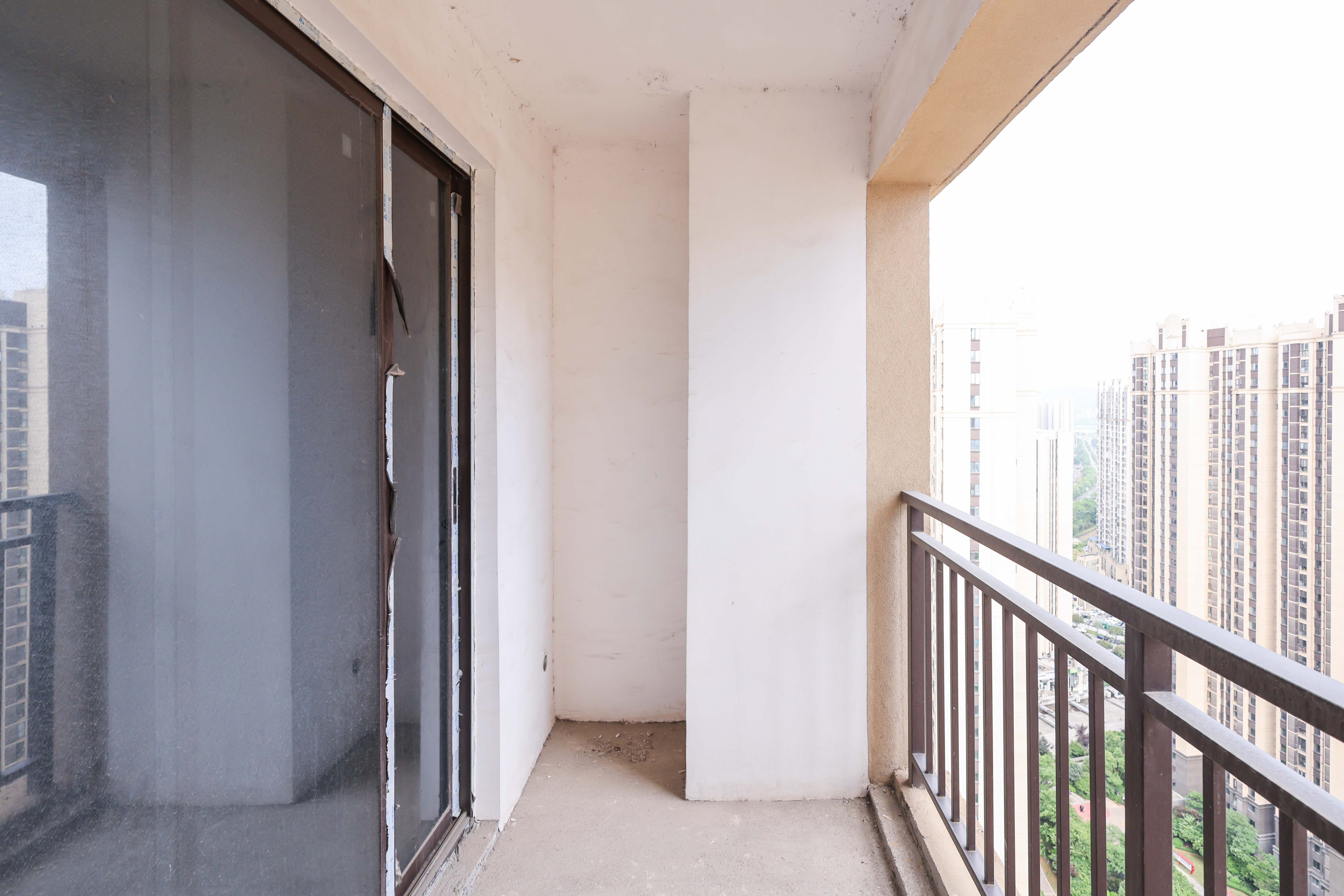 梅溪鑫苑名家  4室2厅2卫    188.0万客厅