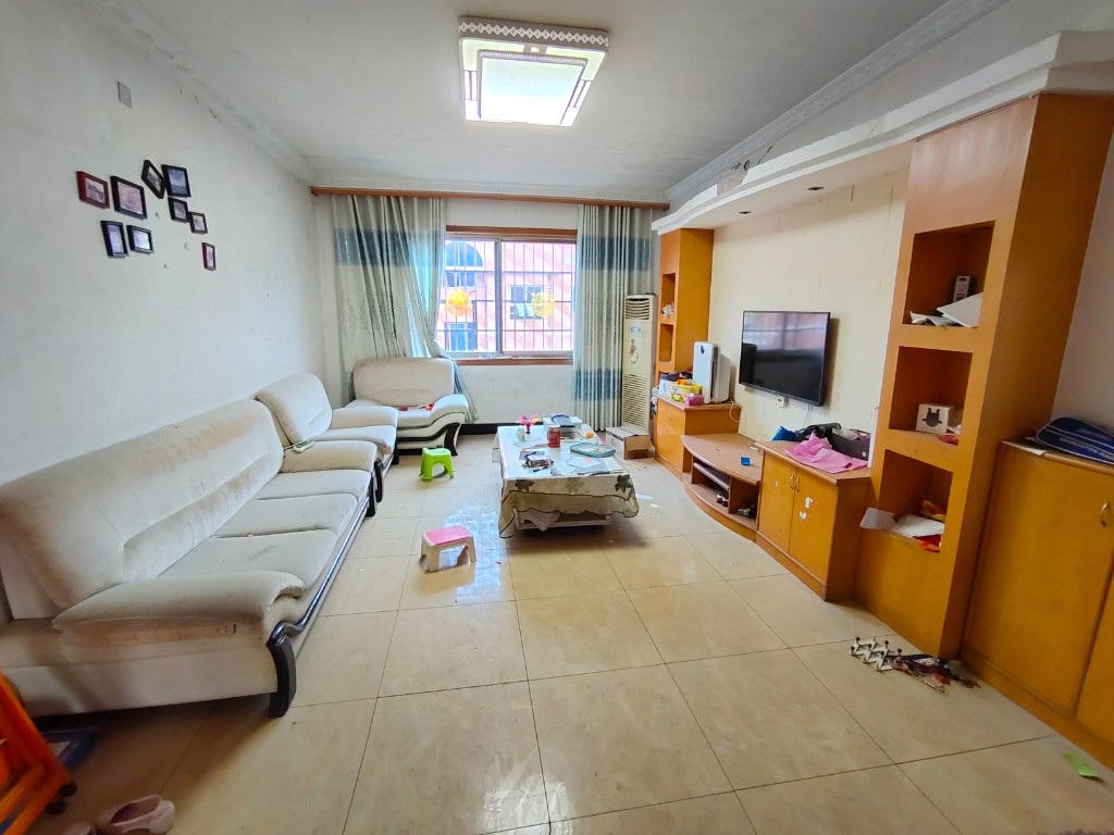 天鹅花园 3室2厅2卫 48.0万 天鹅花园 3室2厅2卫 48.0万客厅