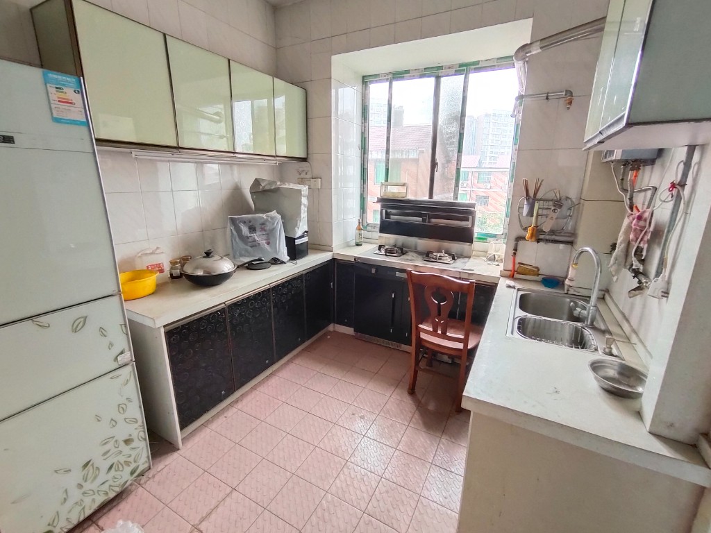 天鹅花园 3室2厅2卫 48.0万 天鹅花园 3室2厅2卫 48.0万客厅