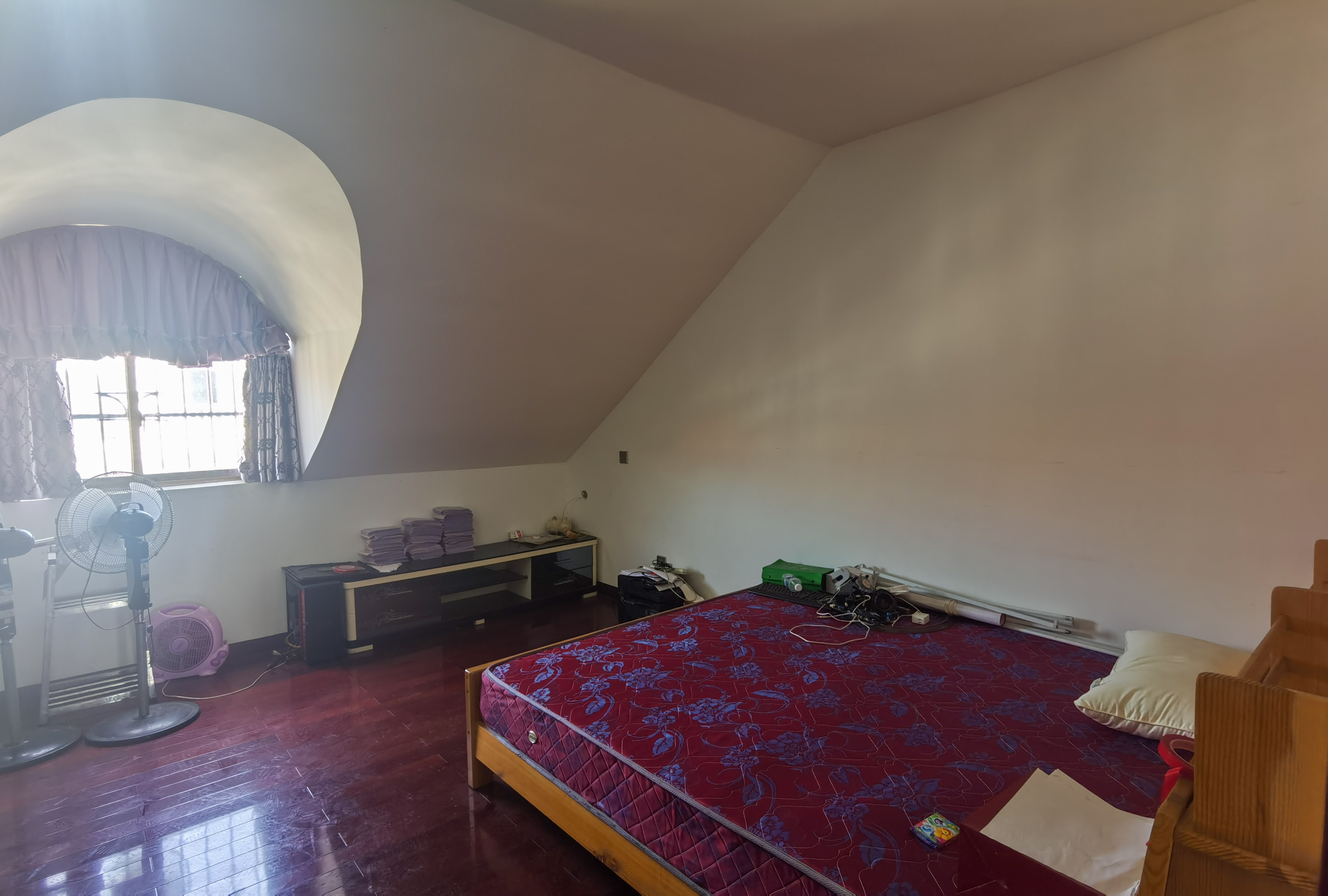 碧玉花园  6室2厅3卫    60.8万 碧玉花园  6室2厅3卫    60.8万客厅