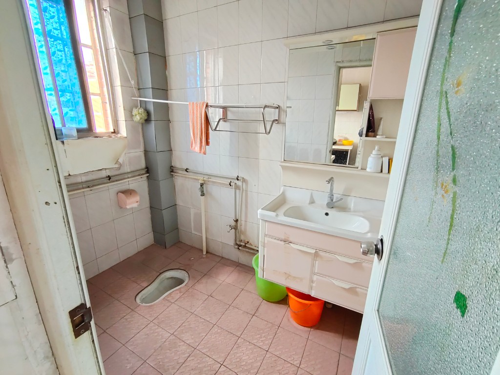 天鹅花园 3室2厅2卫 48.0万 天鹅花园 3室2厅2卫 48.0万客厅