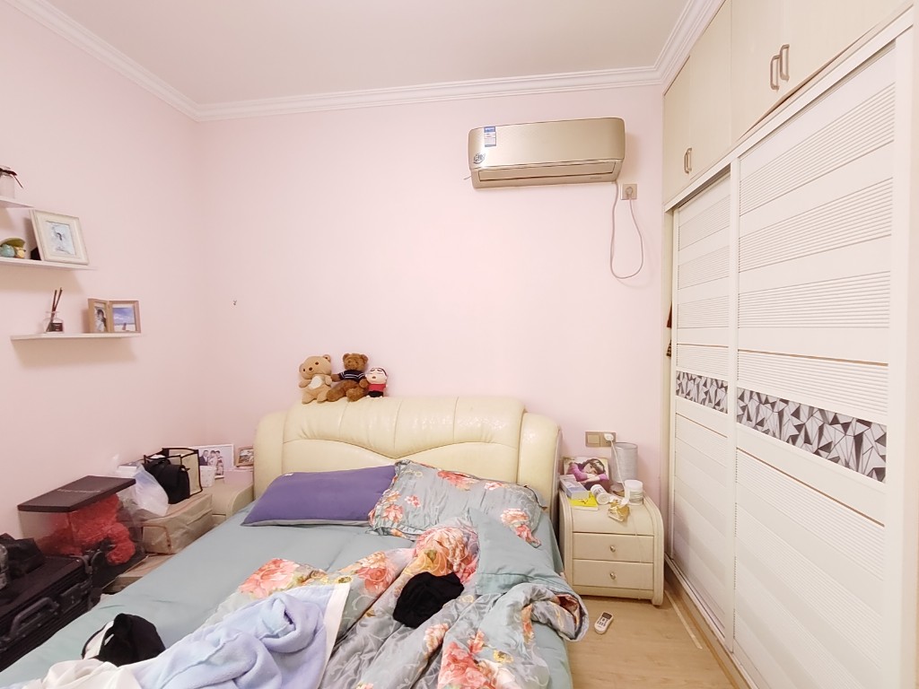 泰山公馆 2室2厅2卫 80.0万 泰山公馆 2室2厅2卫 80.0万客厅