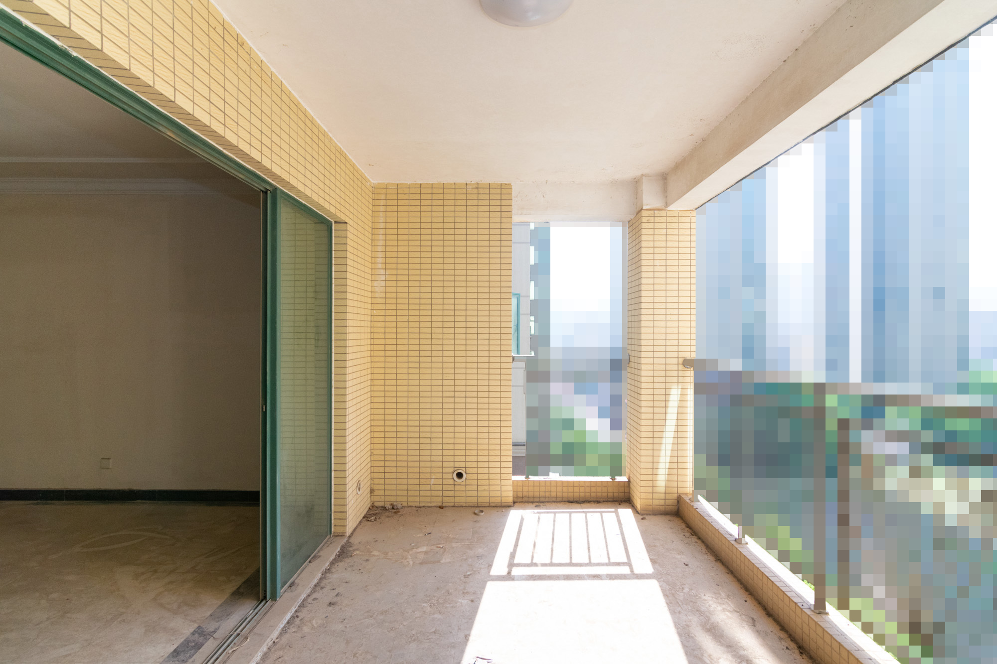 富基世纪公园  4室2厅2卫    110.0万阳台