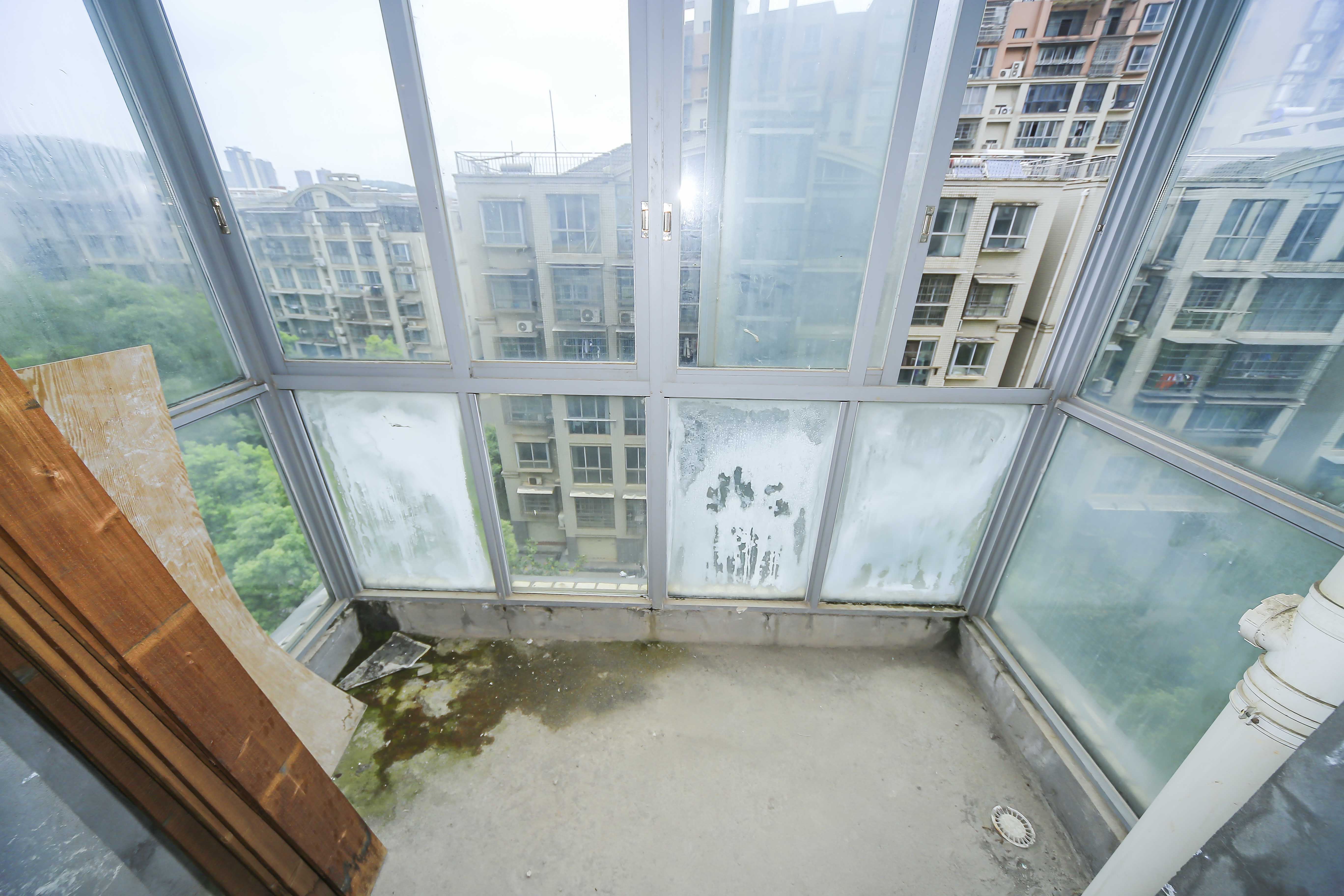 靳江明珠  3室2厅1卫   90.00万客厅