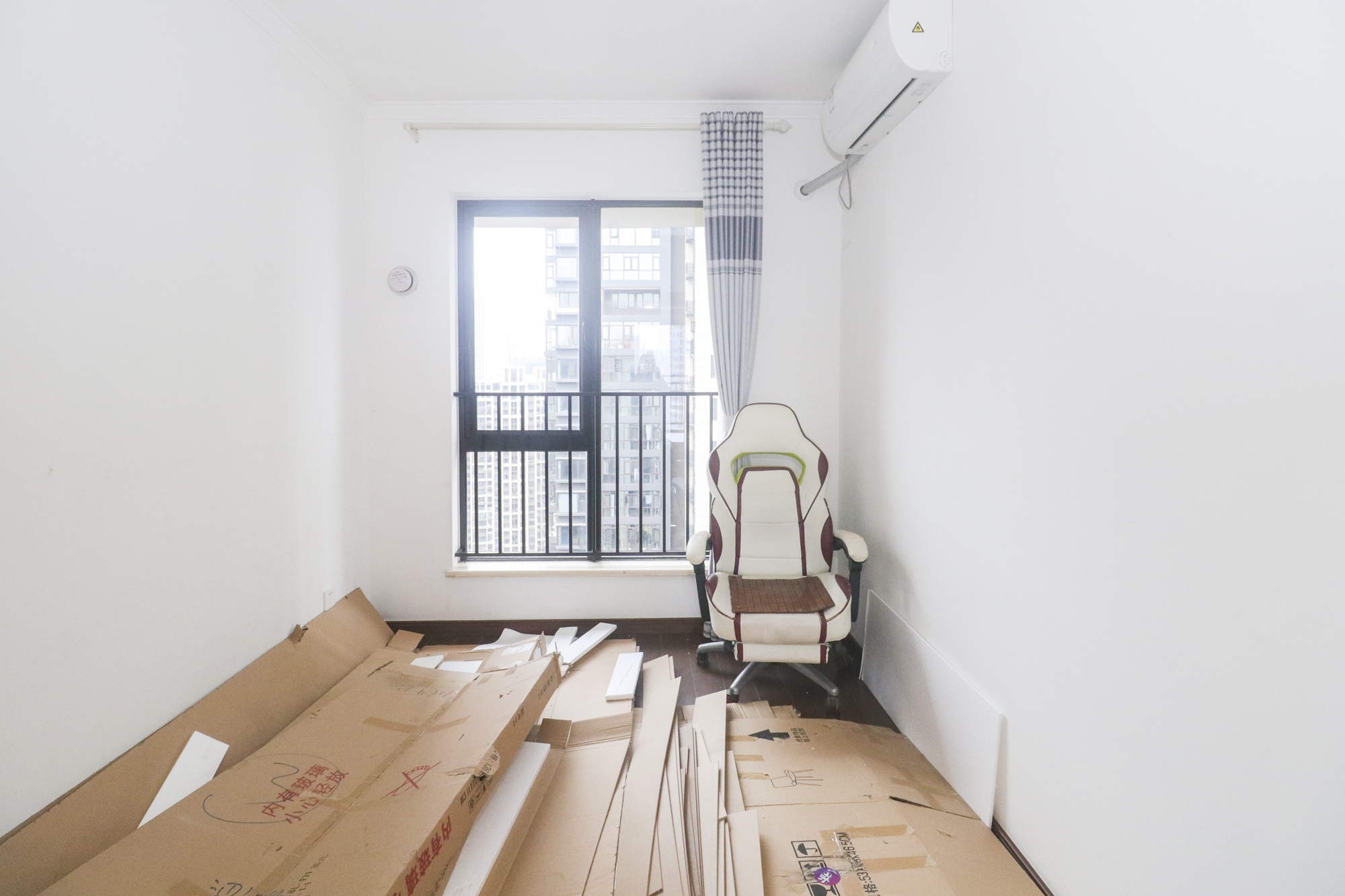 万科里金域滨江  4室2厅1卫    310.0万卧室