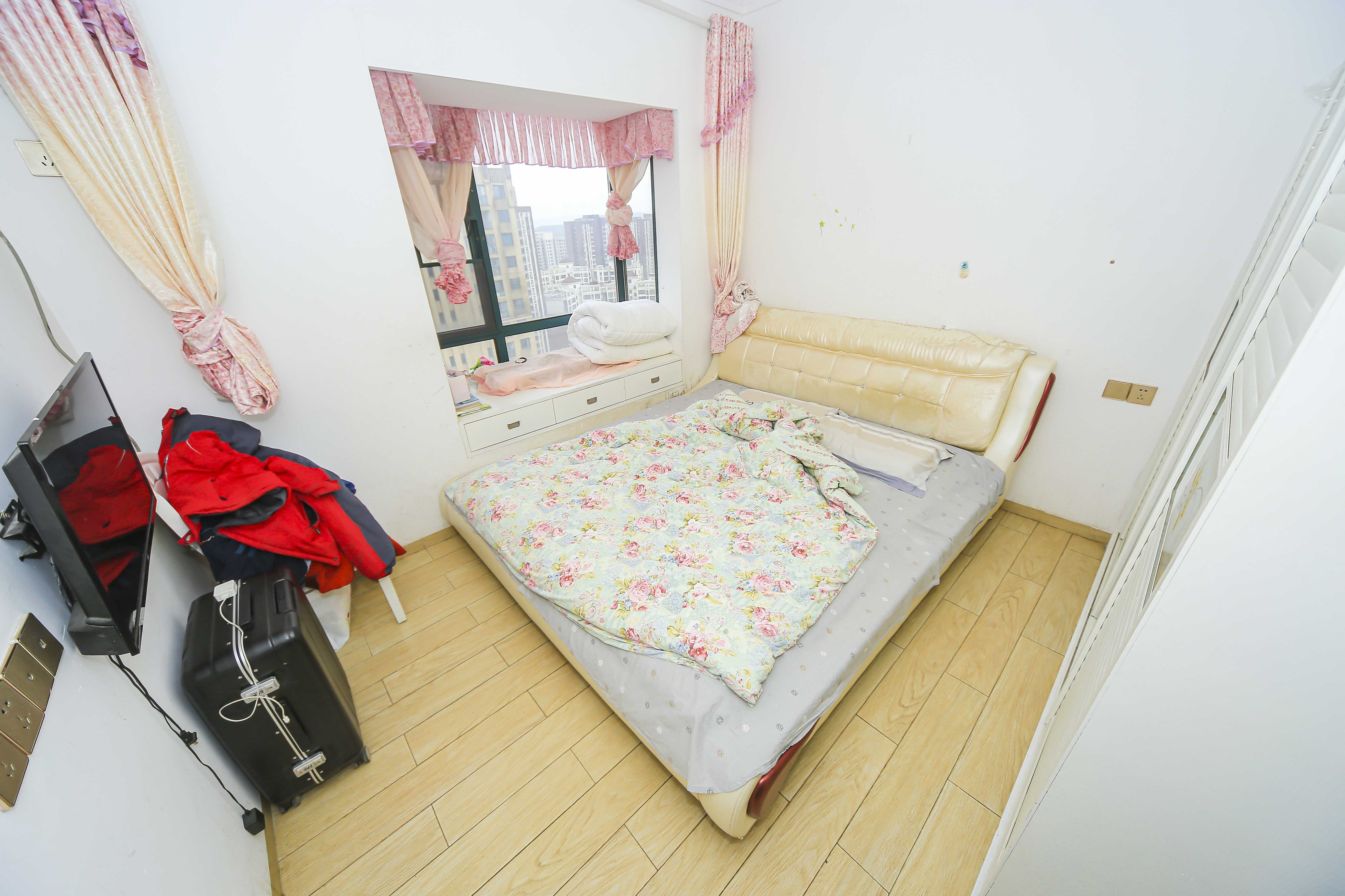 洋湖时代  3室2厅1卫    99.9万卧室