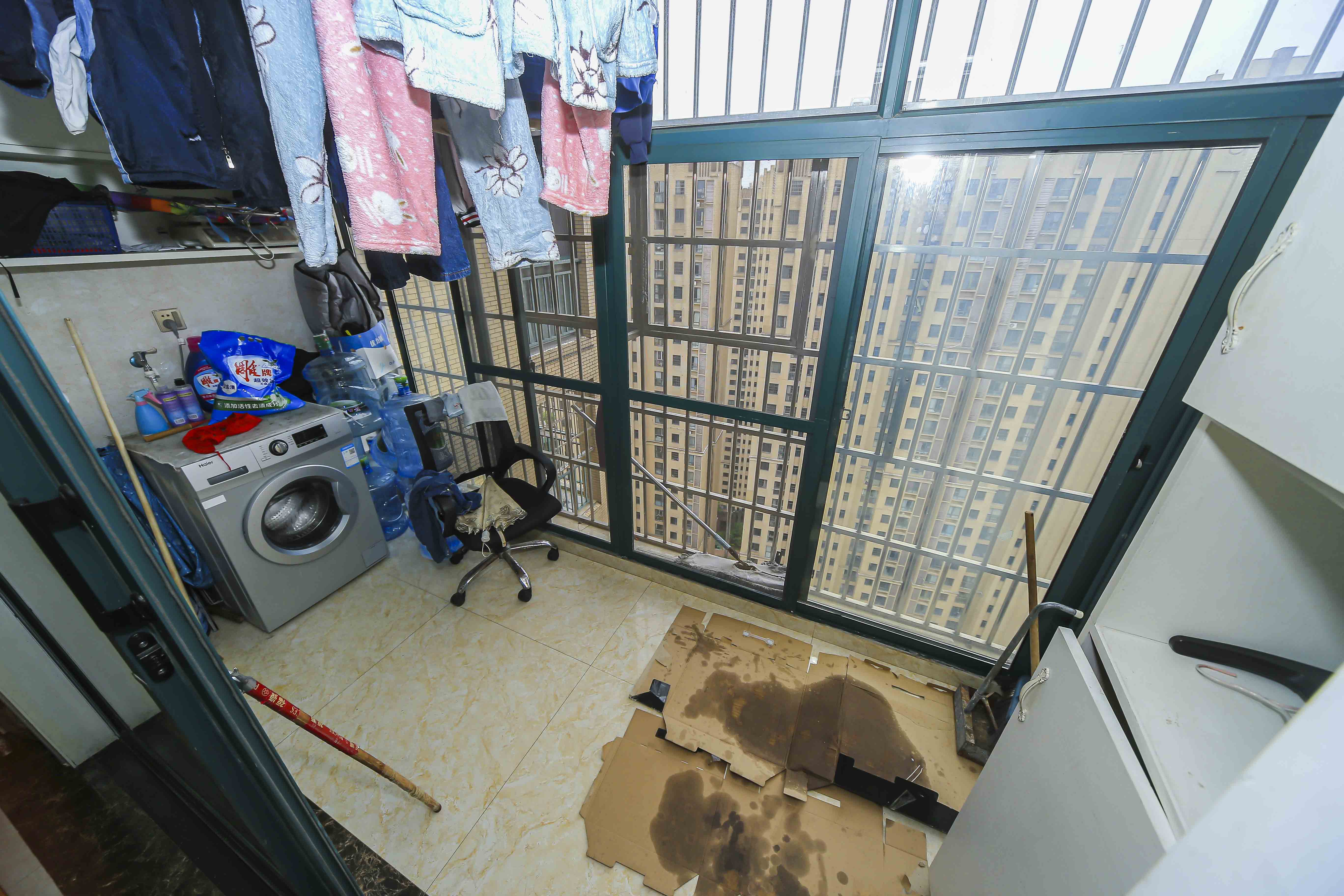 洋湖时代  3室2厅1卫    99.9万阳台