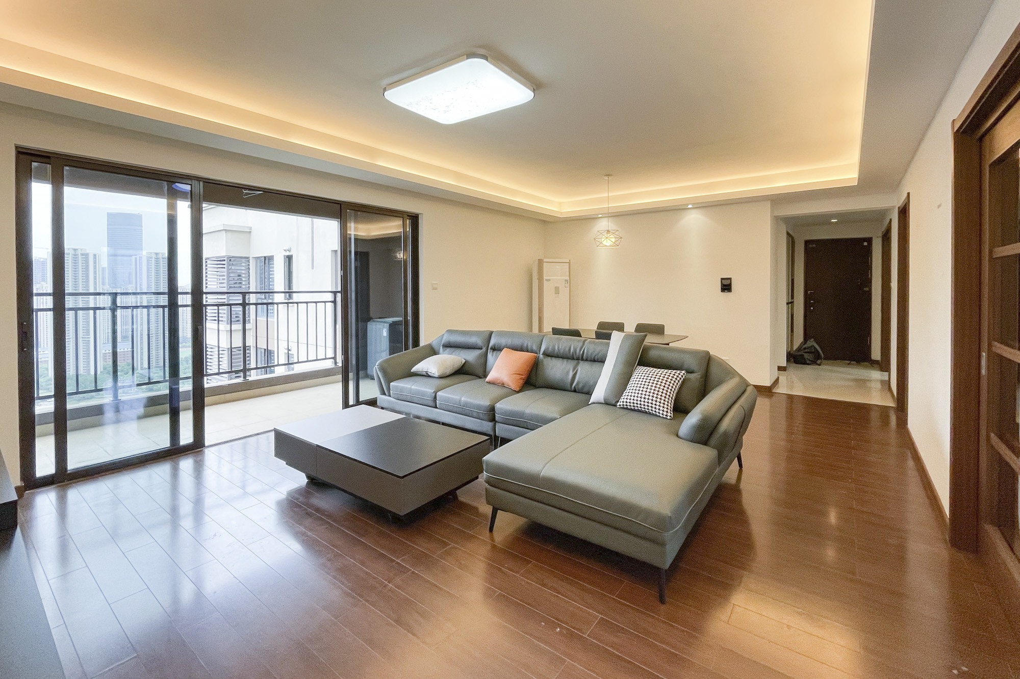 万科里金域滨江  4室2厅1卫    310.0万客厅