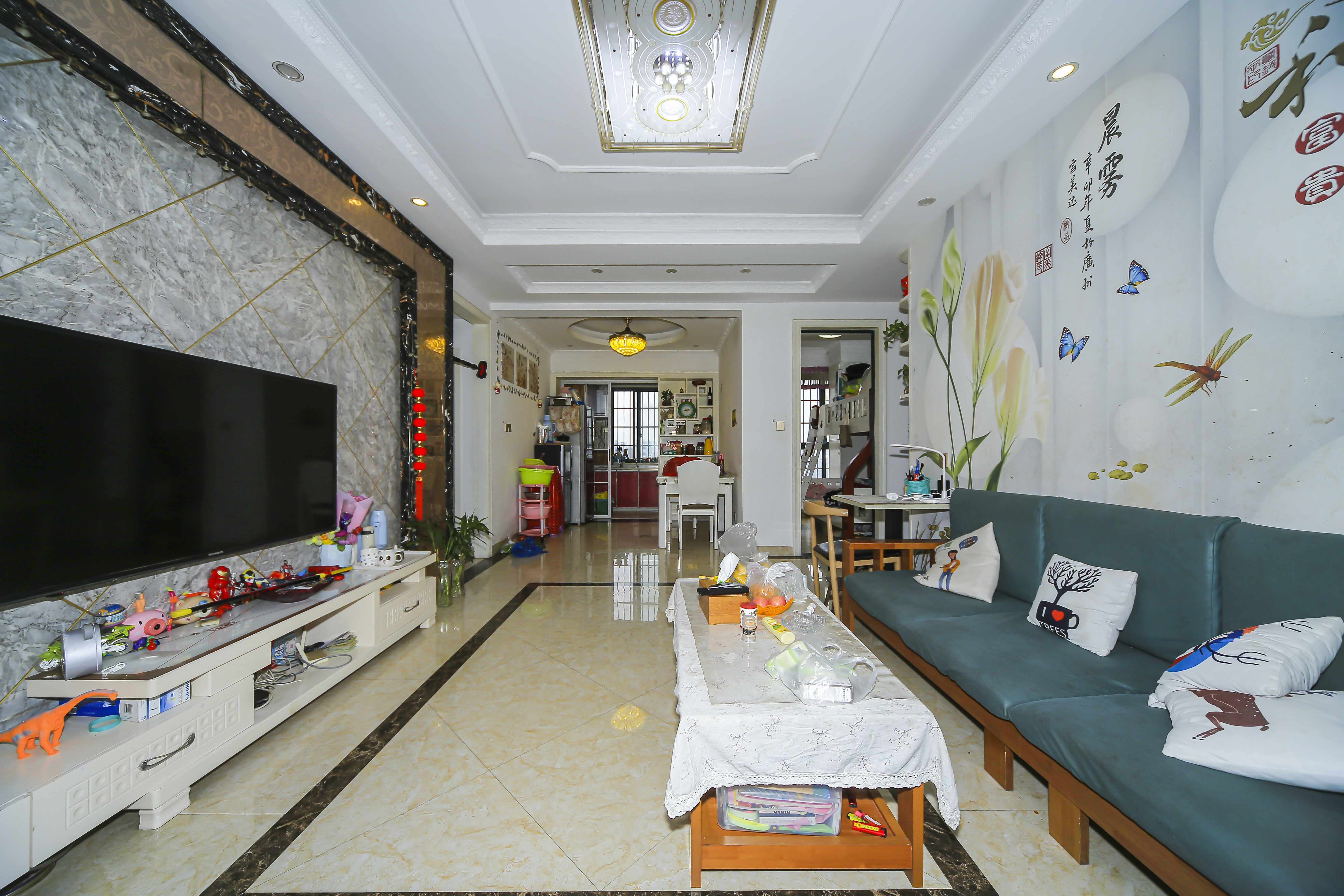 洋湖时代  3室2厅1卫    99.9万客厅