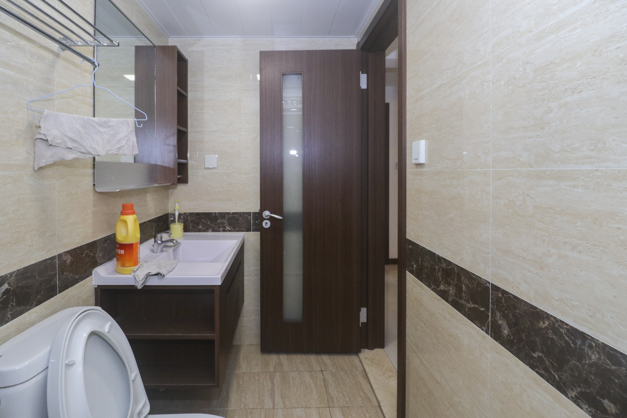 万科里金域滨江  4室2厅1卫    310.0万卫生间