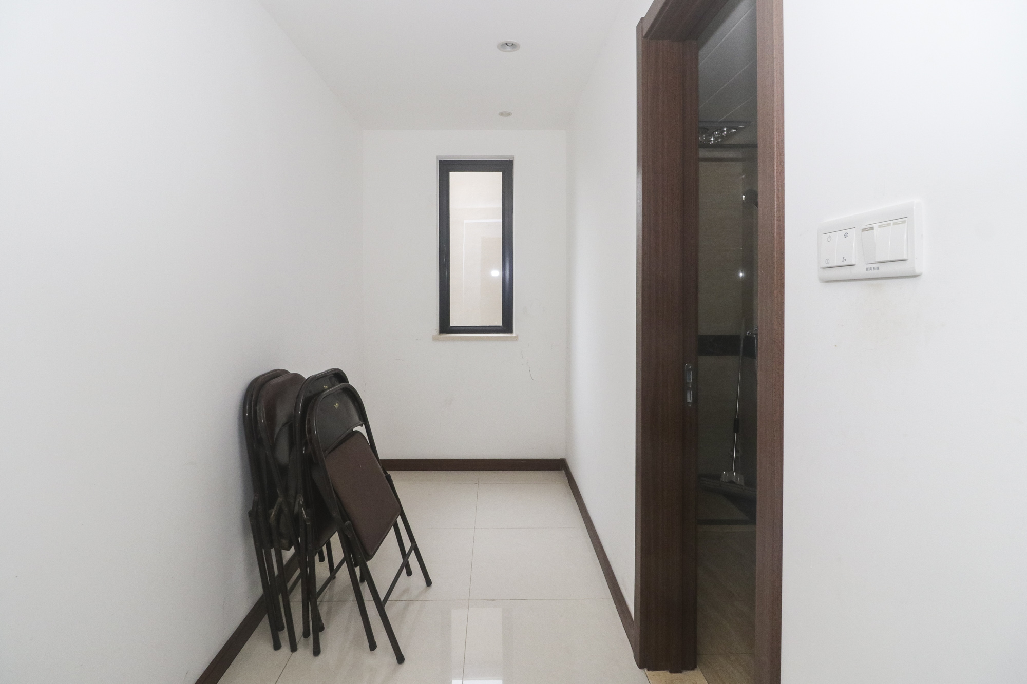 万科里金域滨江  4室2厅1卫    310.0万阳台