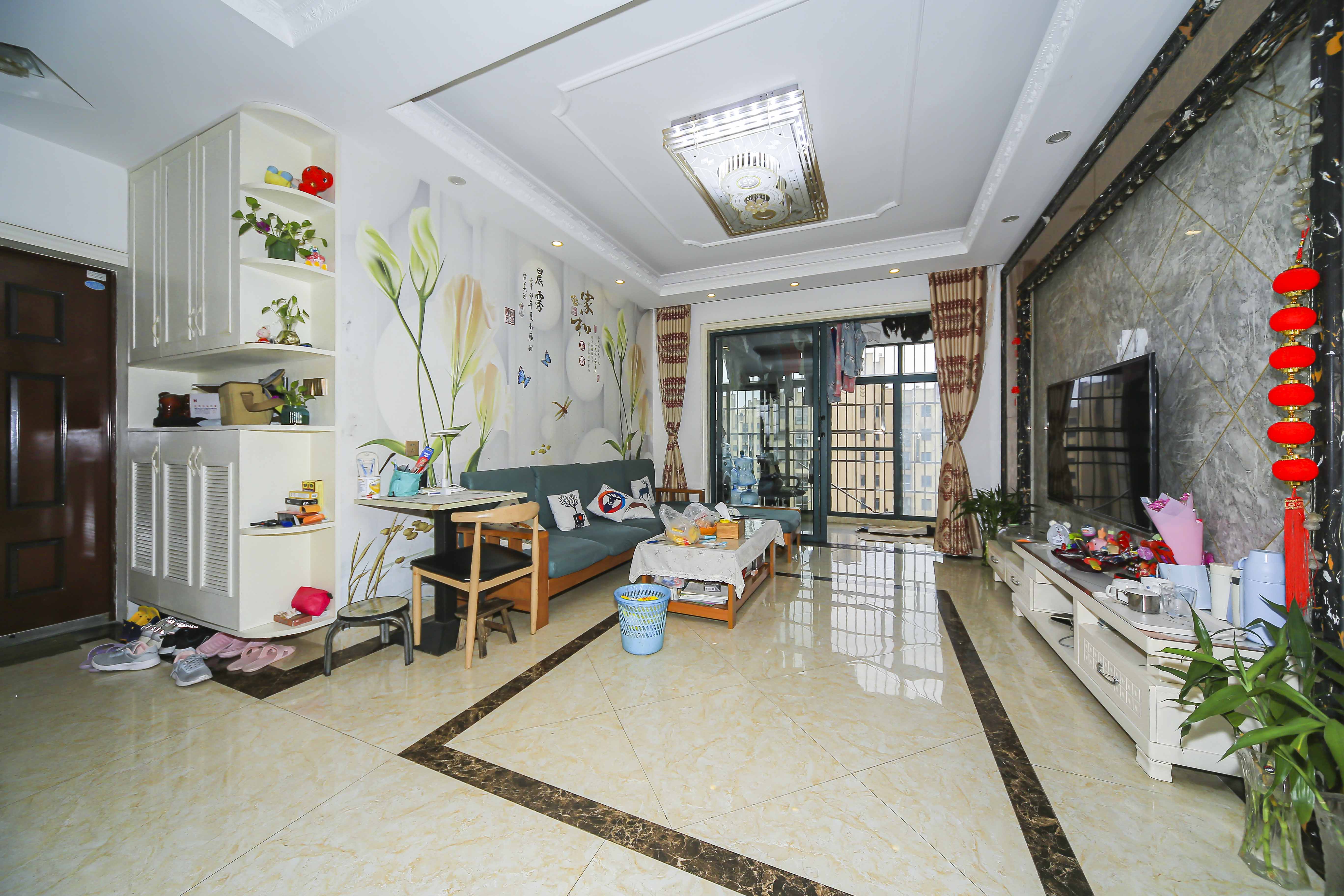 洋湖时代  3室2厅1卫    99.9万客厅