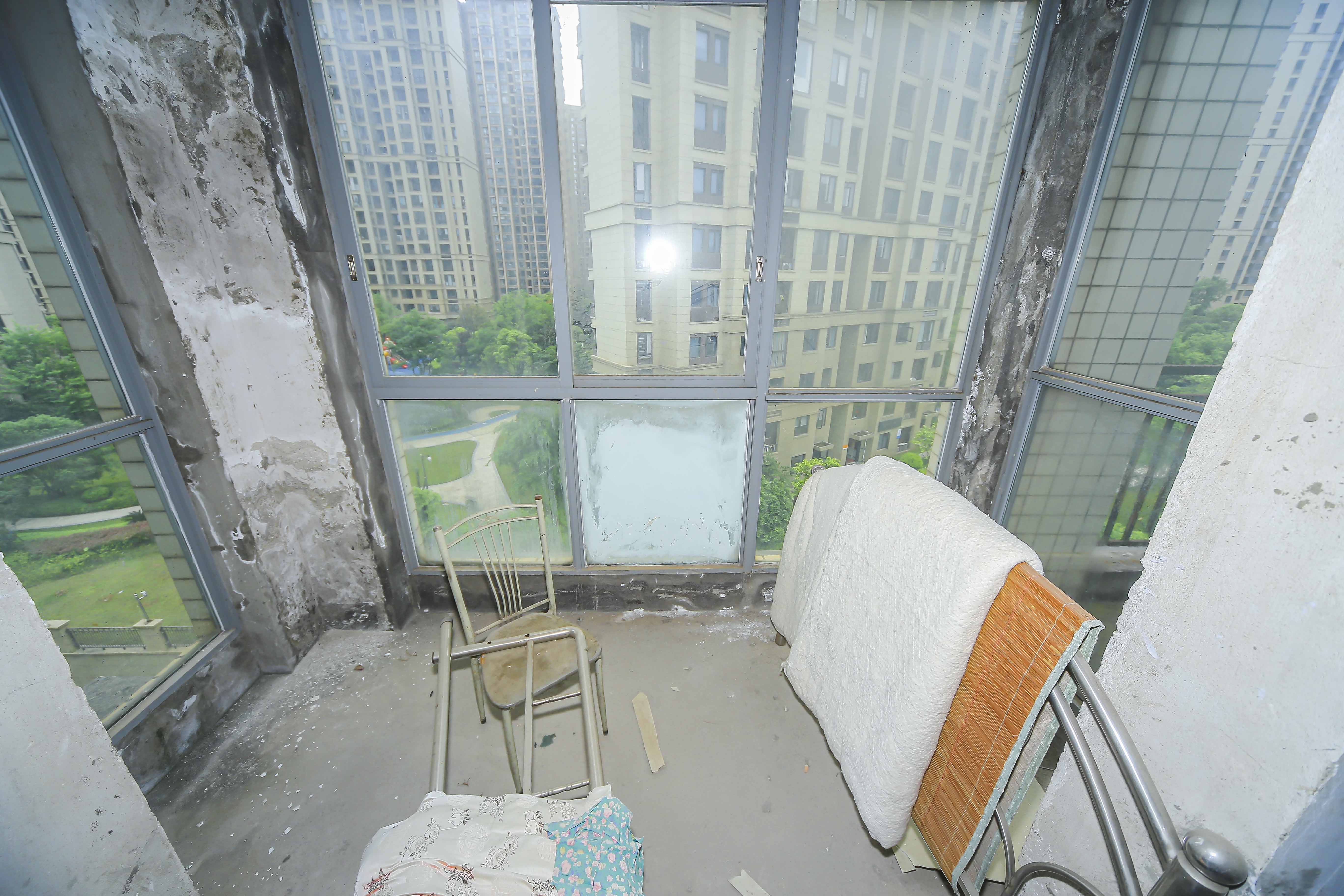 靳江明珠  3室2厅1卫   90.00万客厅